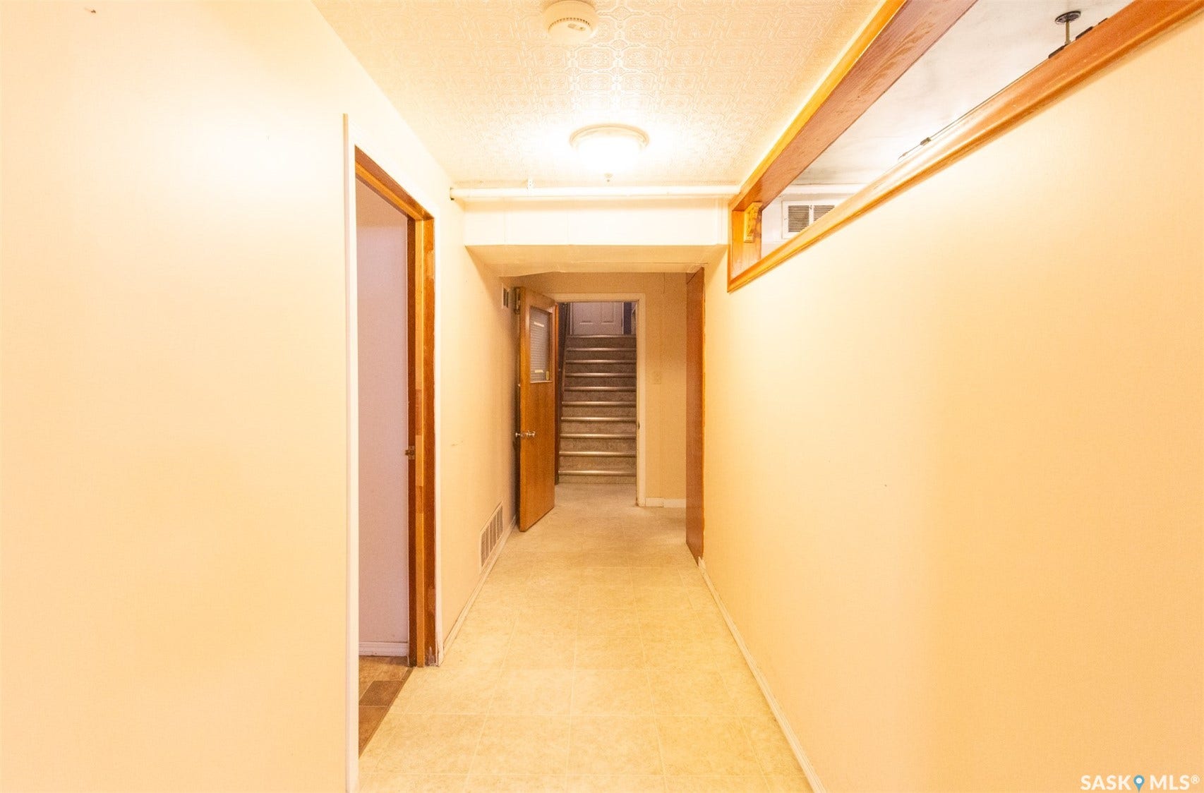 1204 3rd Avenue NW, Moose Jaw SK S6H 3V3