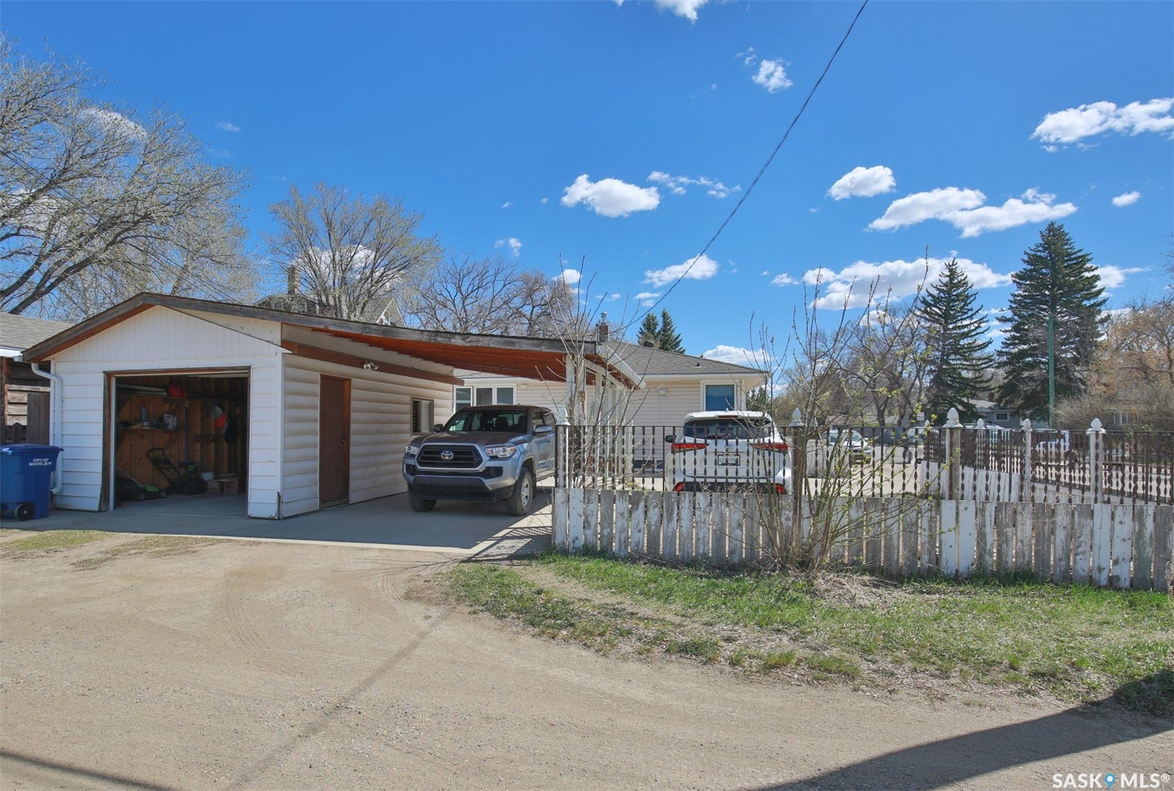 1204 3rd Avenue NW, Moose Jaw SK S6H 3V3