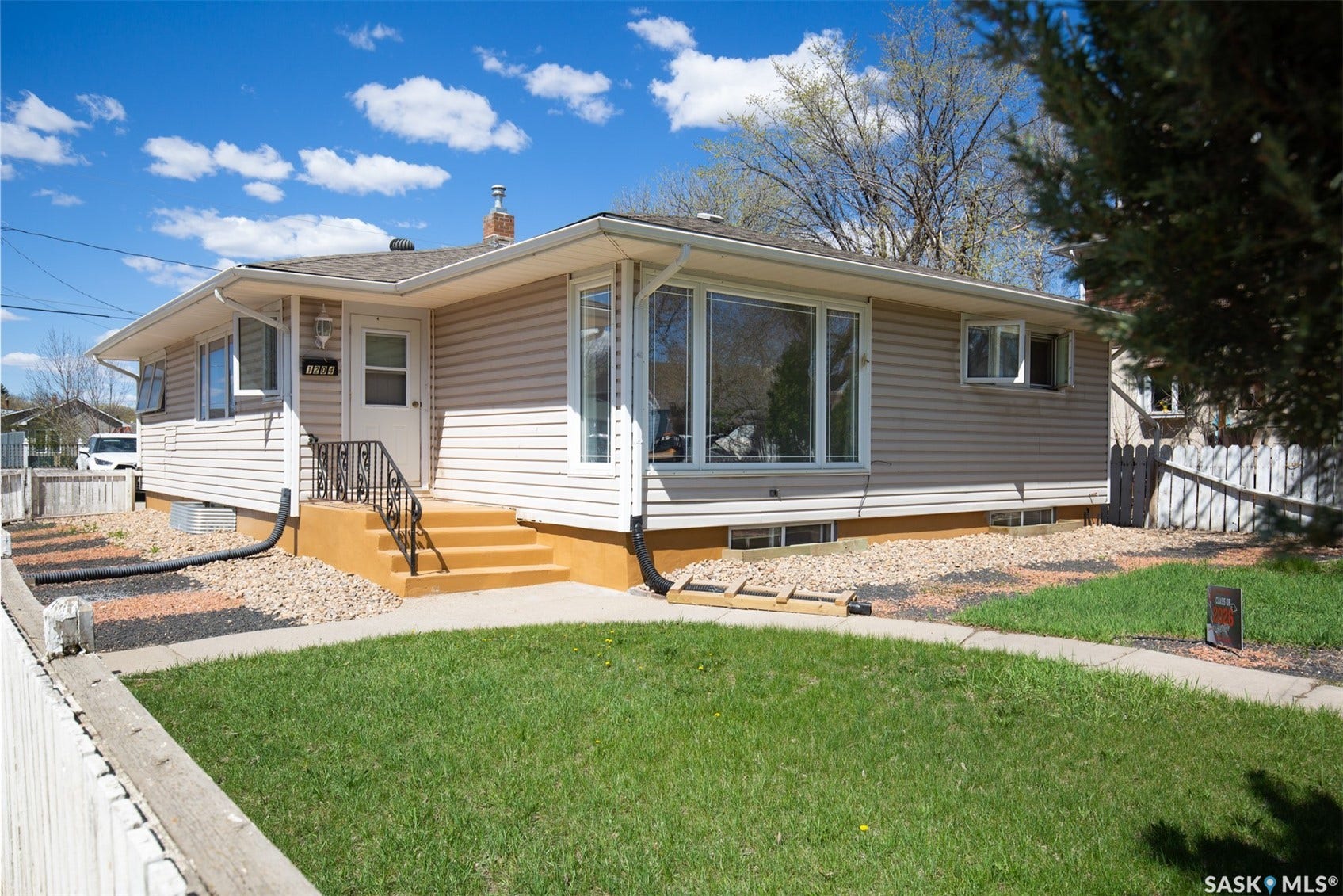 1204 3rd Avenue NW, Moose Jaw SK S6H 3V3