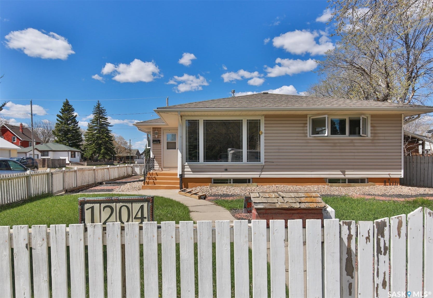 1204 3rd Avenue NW, Moose Jaw SK S6H 3V3