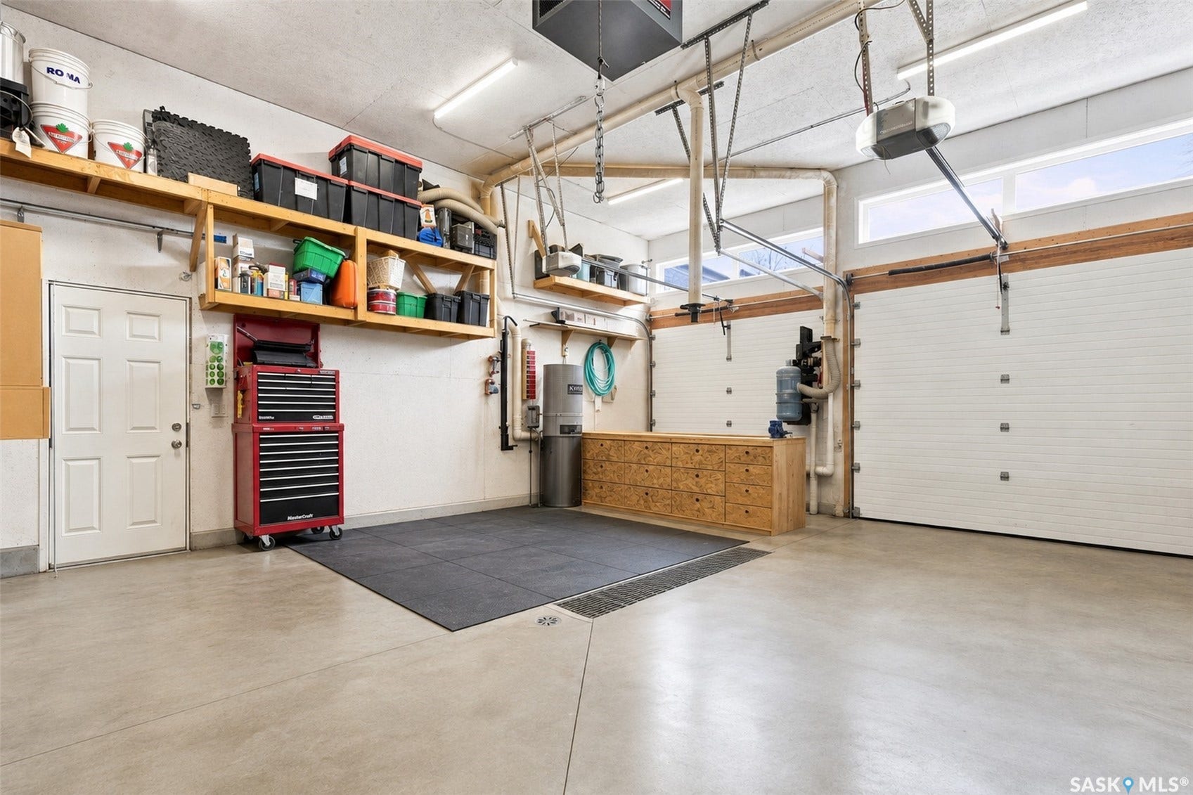 4302 Sage Crescent E, Regina SK S4V 3L6 Garage AI Decluttered