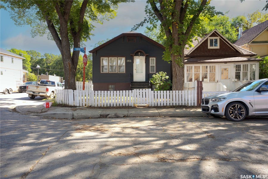 Property photo for 1903 Toronto Street, Regina SK