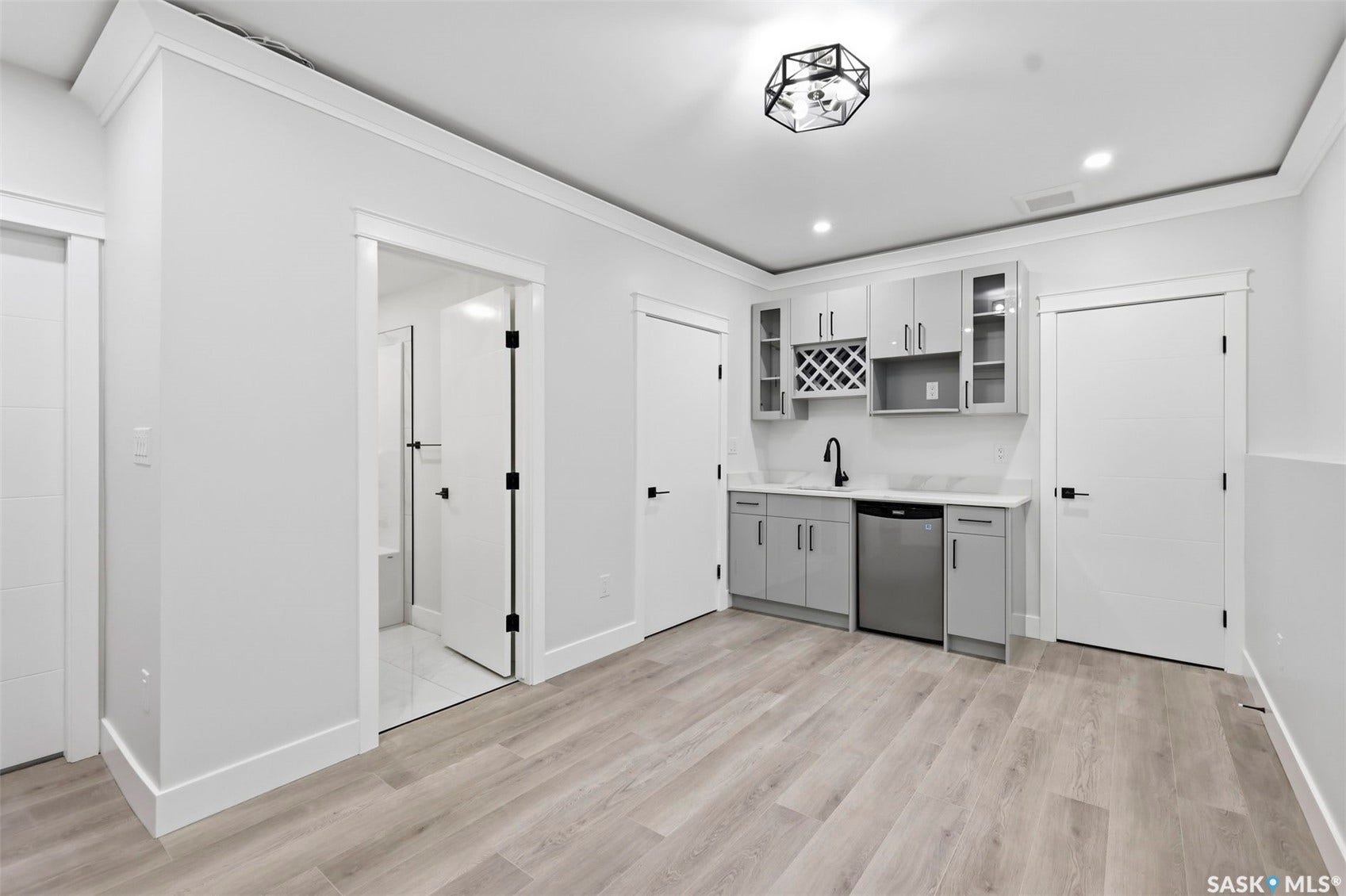 1215 Nightingale Terrace, Saskatoon SK S7L 7R6