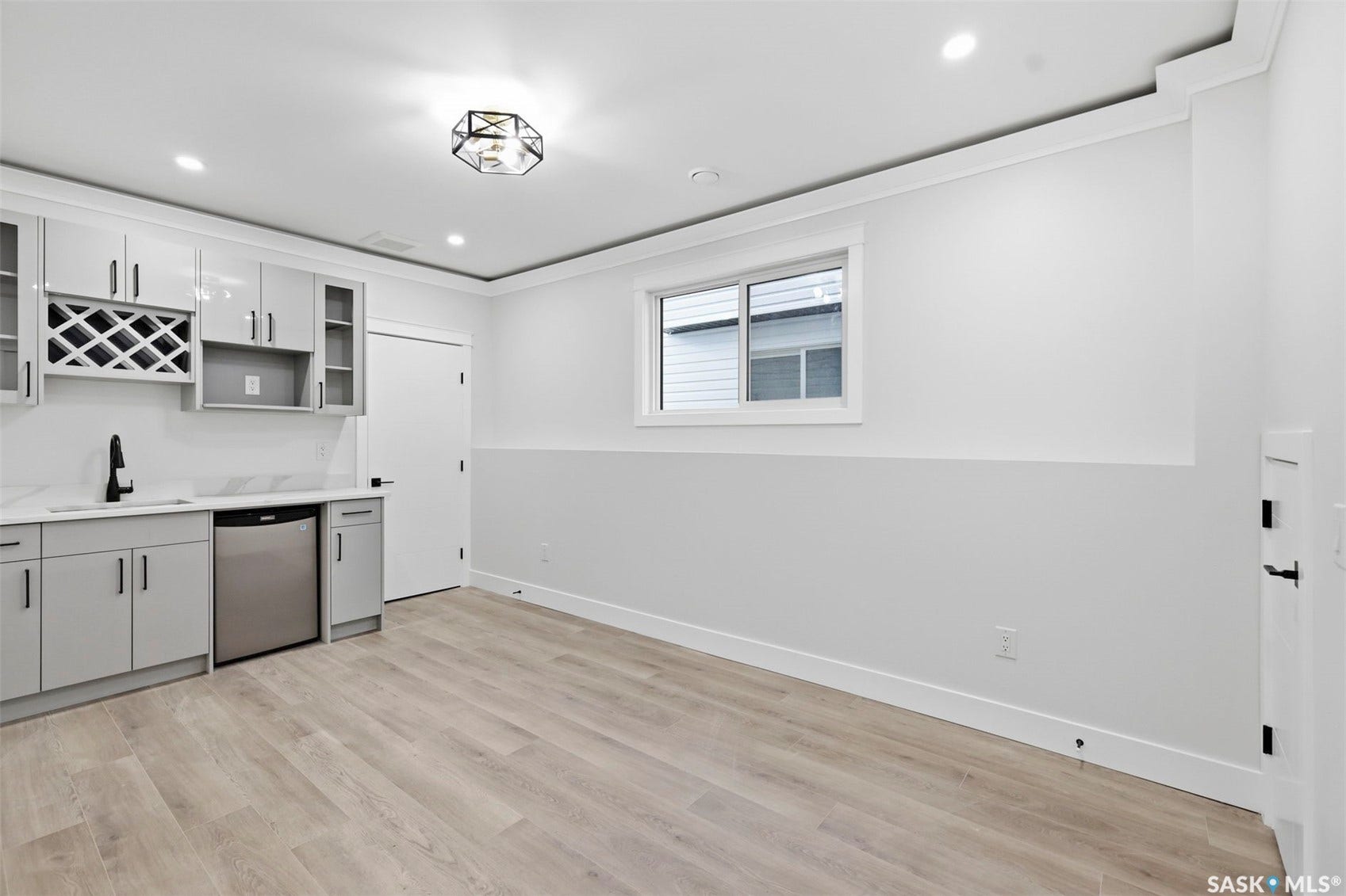 1215 Nightingale Terrace, Saskatoon SK S7L 7R6