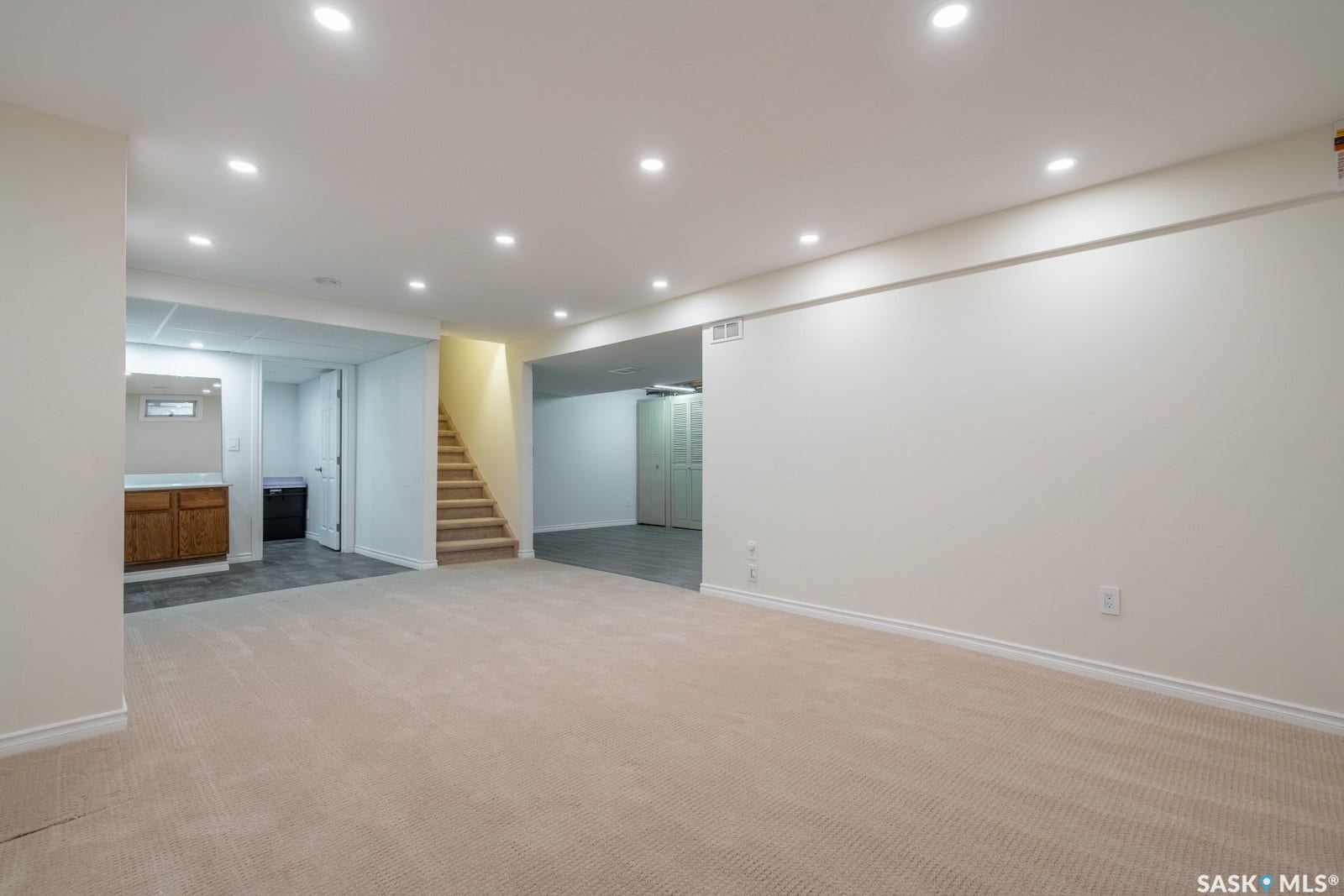 127 Rogers Road, Regina SK S4S 6T7 127 Rogers Road, Regina SK S4S 6T7