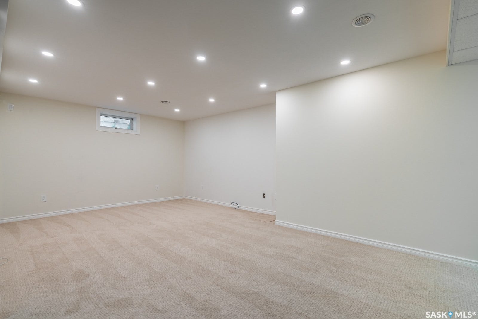 127 Rogers Road, Regina SK S4S 6T7 127 Rogers Road, Regina SK S4S 6T7