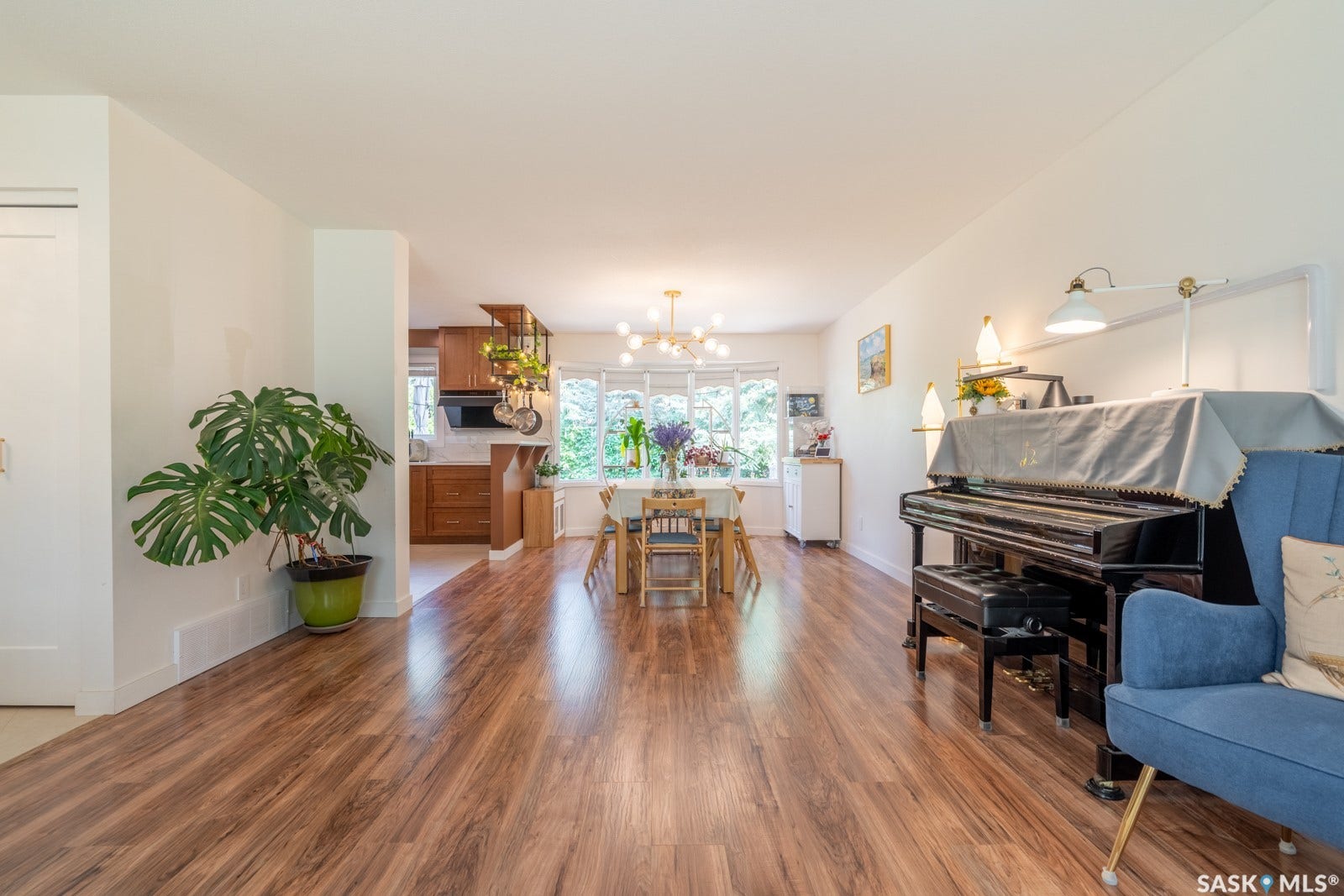 127 Rogers Road, Regina SK S4S 6T7 127 Rogers Road, Regina SK S4S 6T7