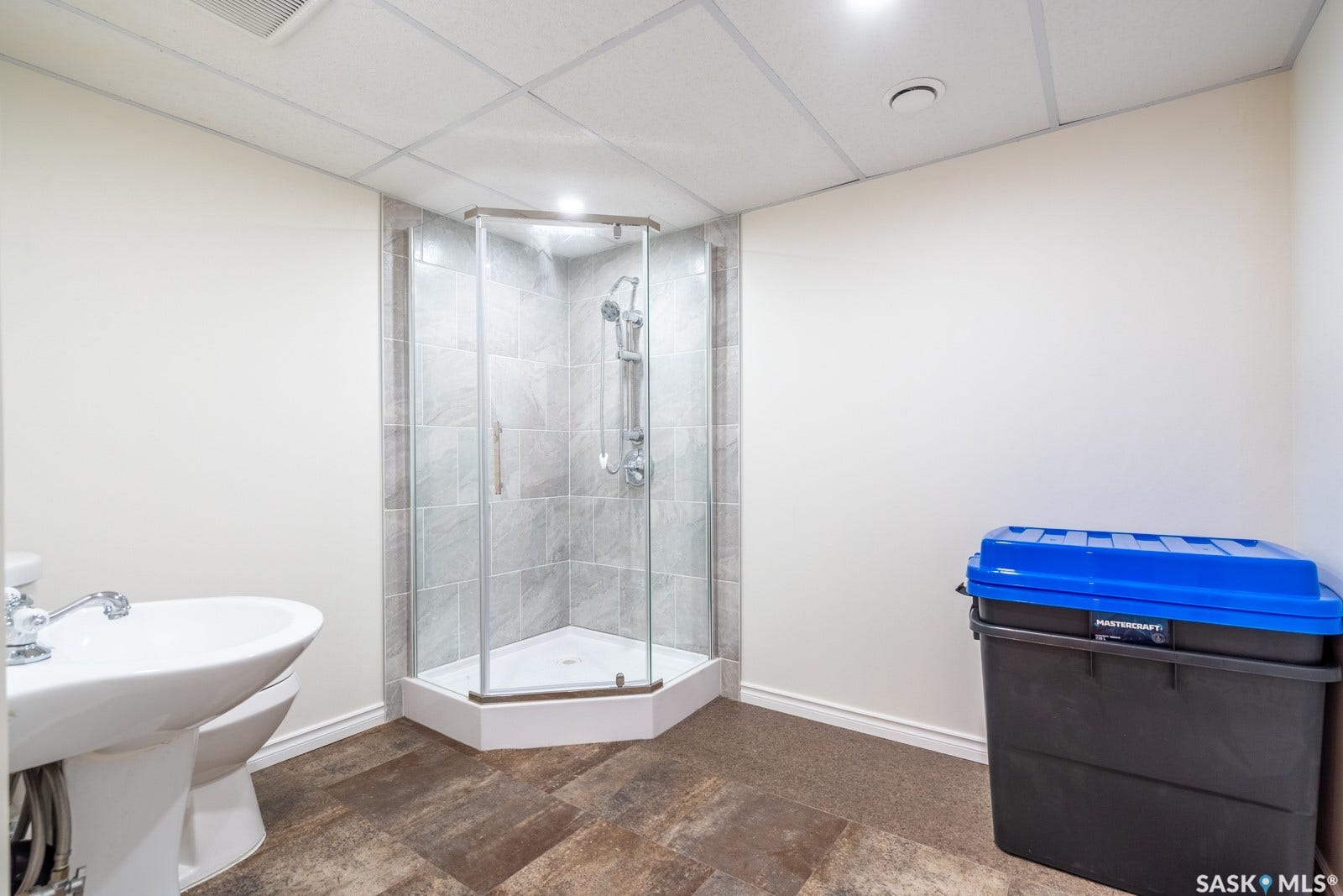 127 Rogers Road, Regina SK S4S 6T7 127 Rogers Road, Regina SK S4S 6T7