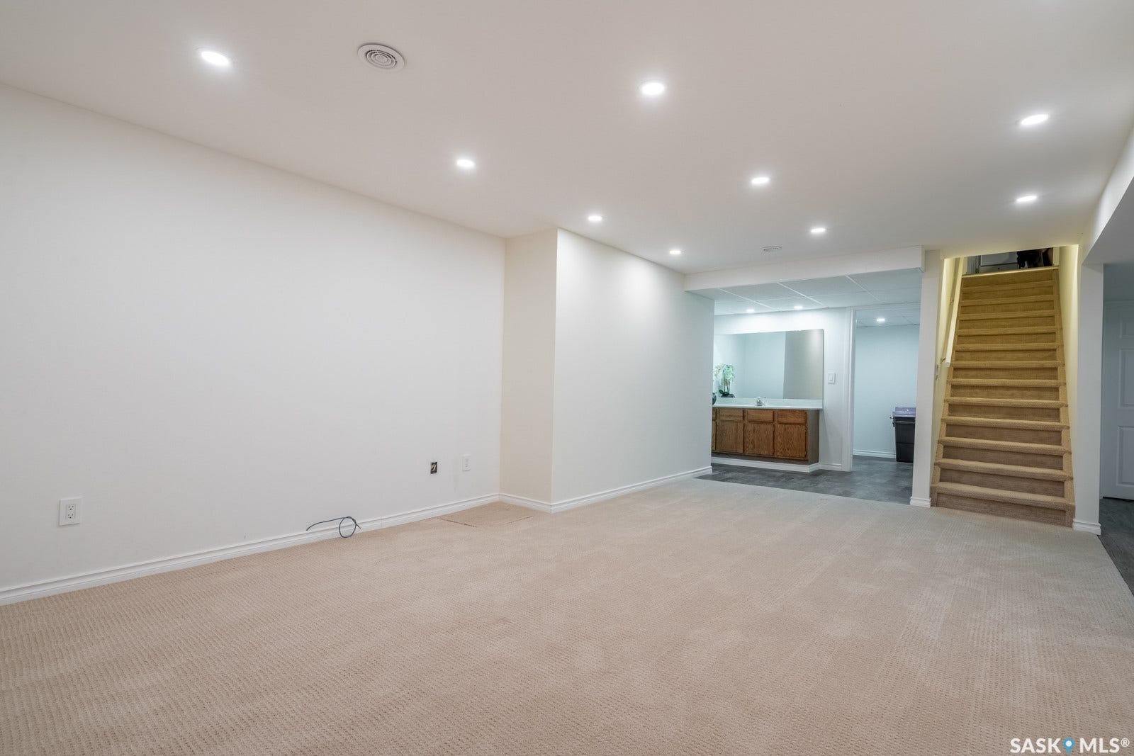 127 Rogers Road, Regina SK S4S 6T7 127 Rogers Road, Regina SK S4S 6T7