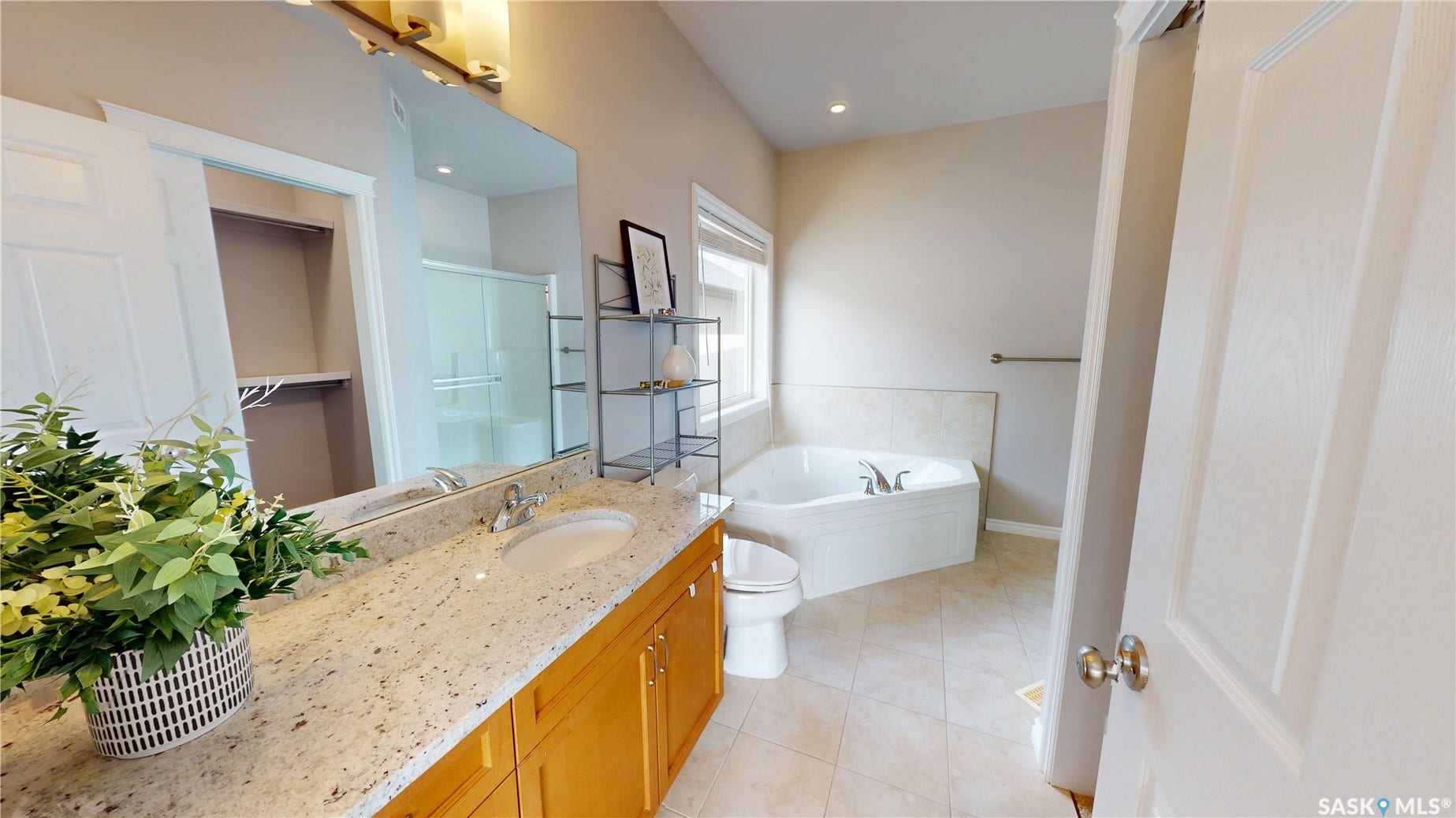 242 Whalley Crescent, Saskatoon SK S7T 0N9