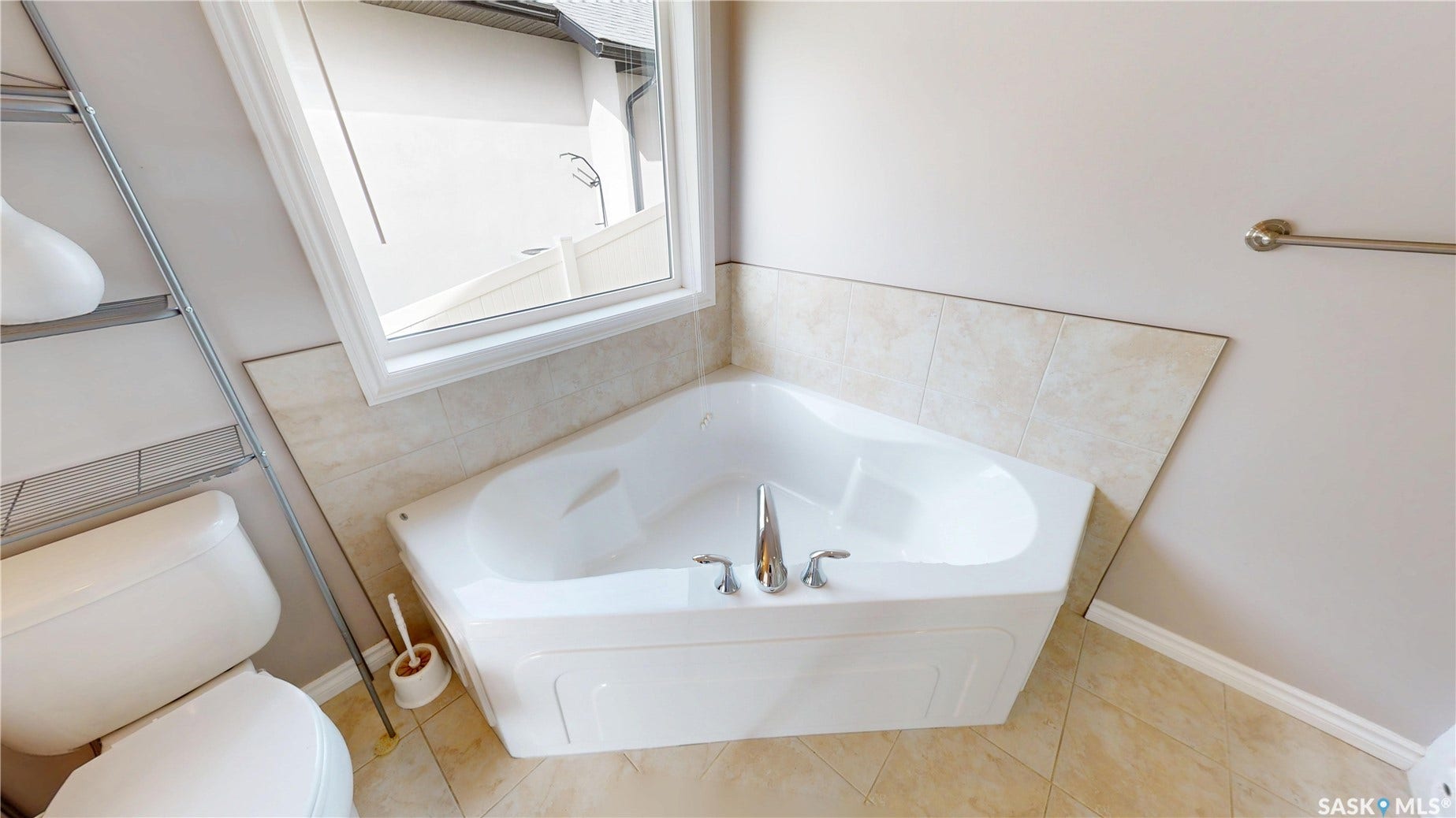 242 Whalley Crescent, Saskatoon SK S7T 0N9