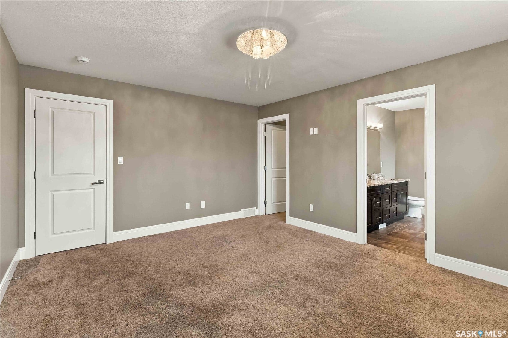 Spacious room with plush carpeting and neutral wall tones