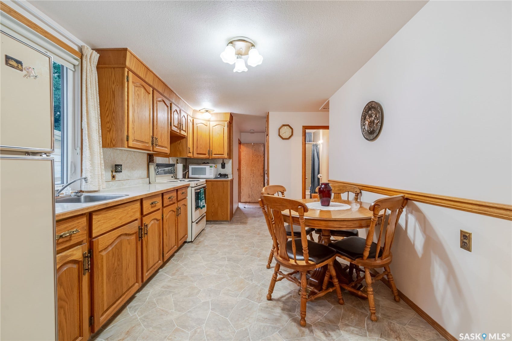 954 Hochelaga Street W, Moose Jaw SK S6H 2H8