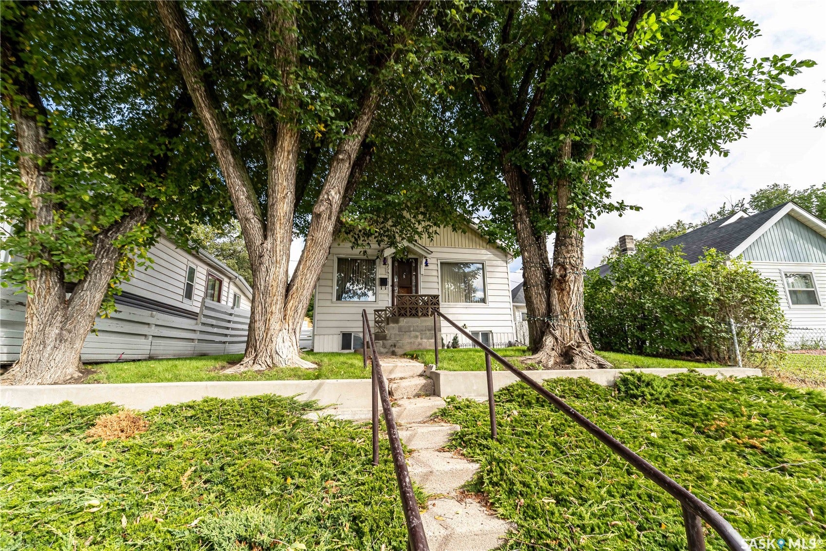 954 Hochelaga Street W, Moose Jaw SK S6H 2H8