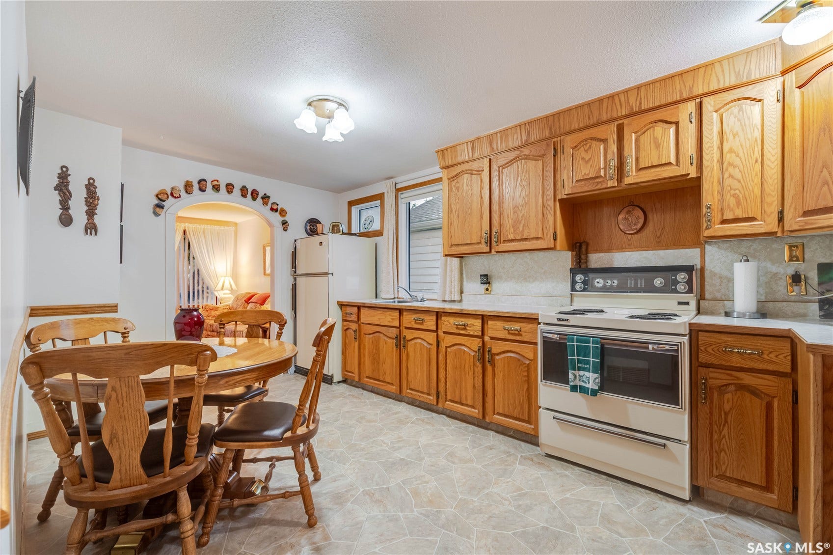 954 Hochelaga Street W, Moose Jaw SK S6H 2H8