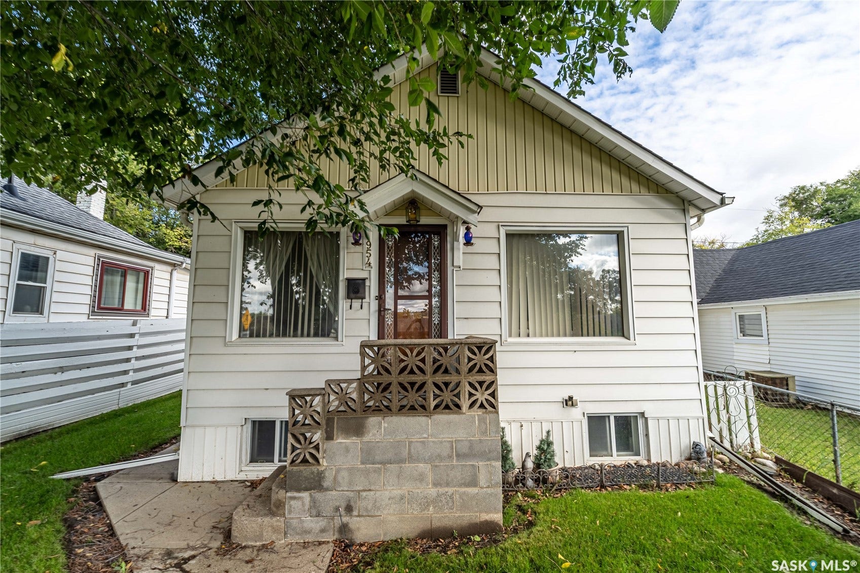 954 Hochelaga Street W, Moose Jaw SK S6H 2H8