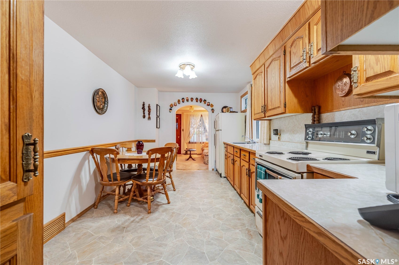 954 Hochelaga Street W, Moose Jaw SK S6H 2H8