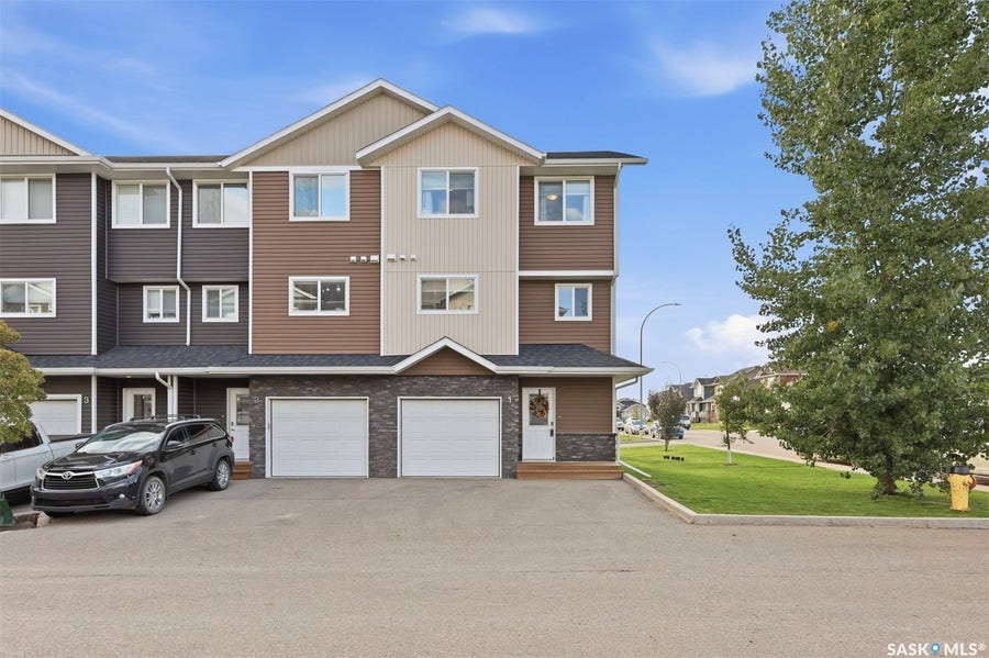 Property photo for 1060 Parr Hill Drive, #1, Martensville SK