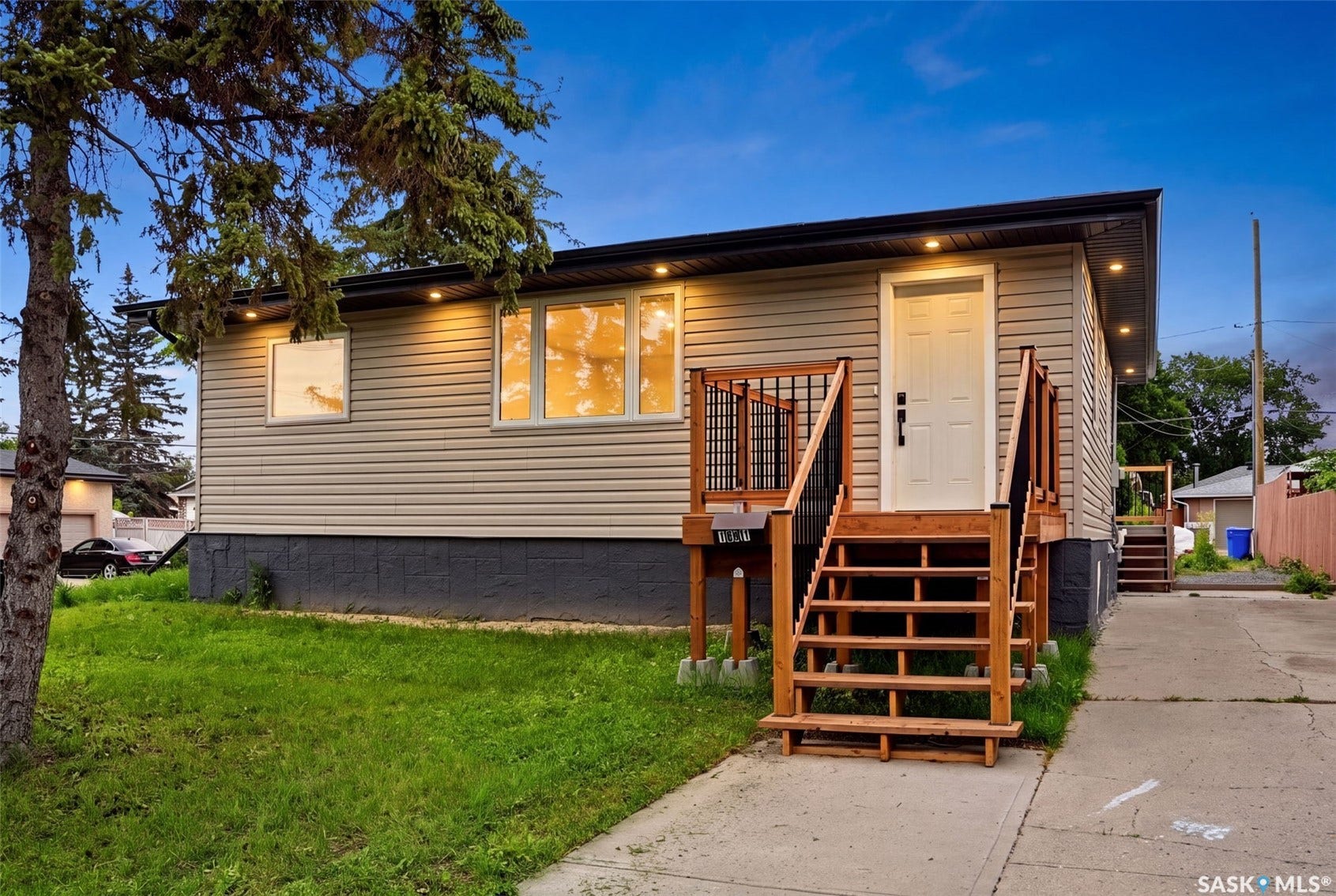 1601 Lacon Street, Regina SK S4N 1Z5 Exterior featuring light-colored siding, a dark foundation, and multiple windows
