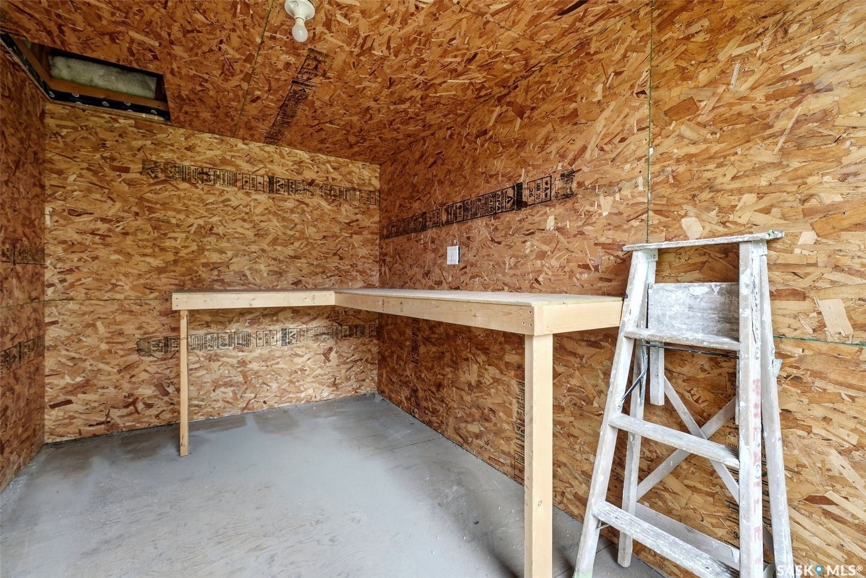 1601 Lacon Street, Regina SK S4N 1Z5 Additional content