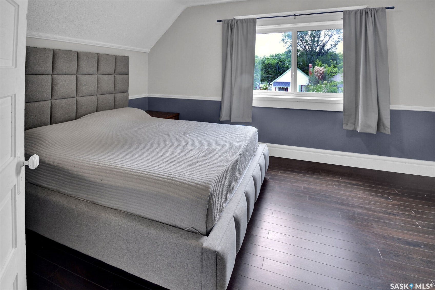 310 J Avenue N, Saskatoon SK S7L 2K2