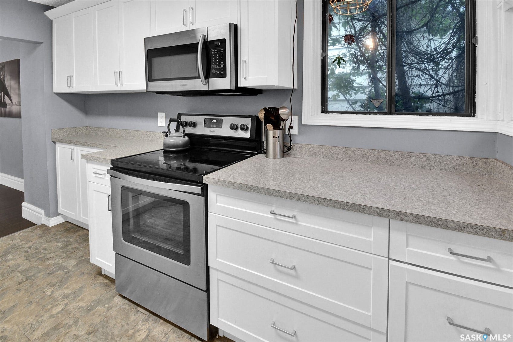 310 J Avenue N, Saskatoon SK S7L 2K2