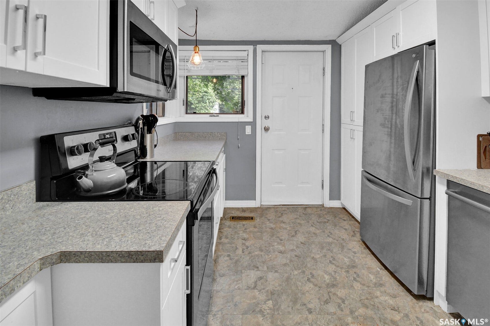 310 J Avenue N, Saskatoon SK S7L 2K2