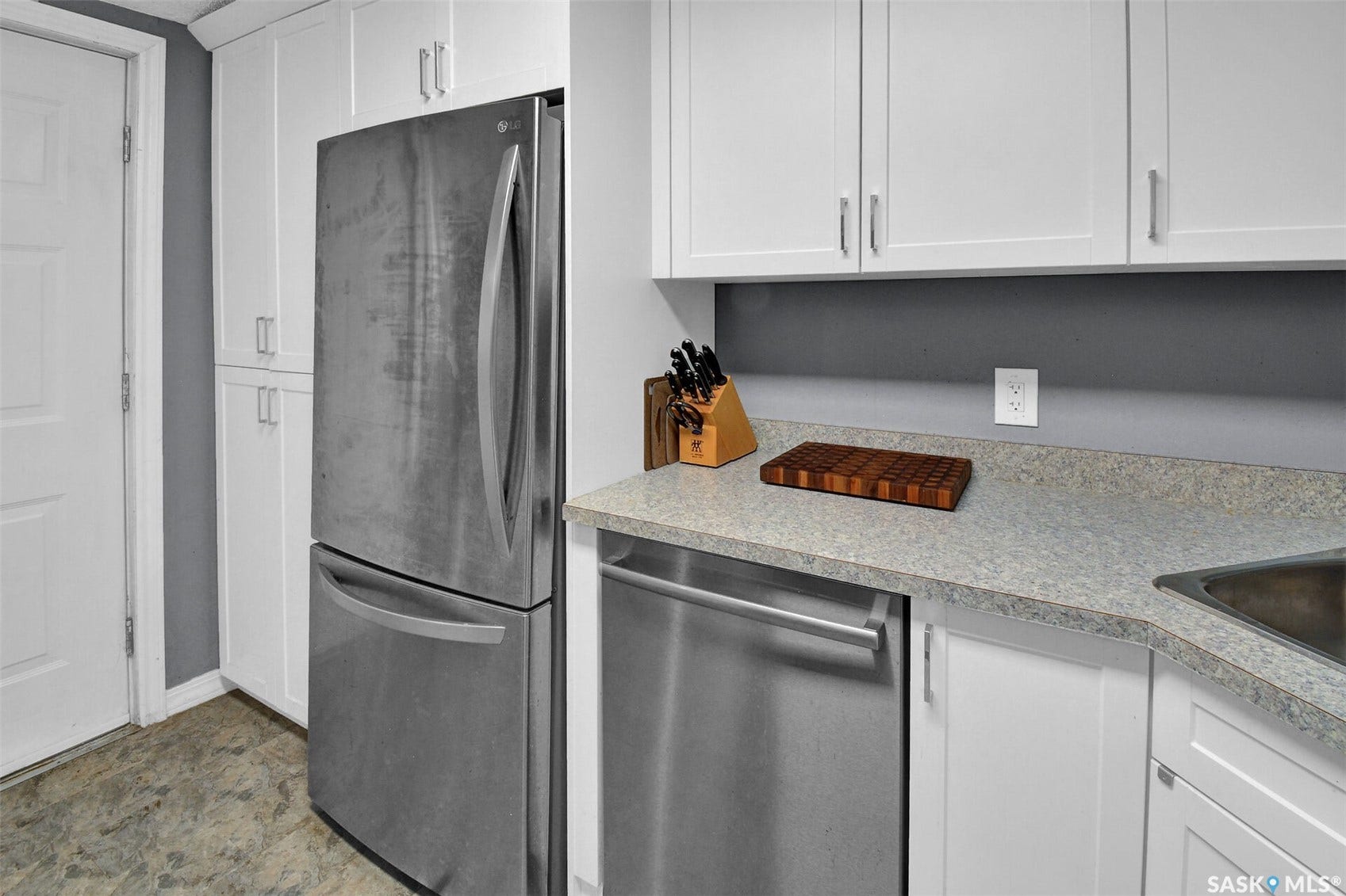 310 J Avenue N, Saskatoon SK S7L 2K2