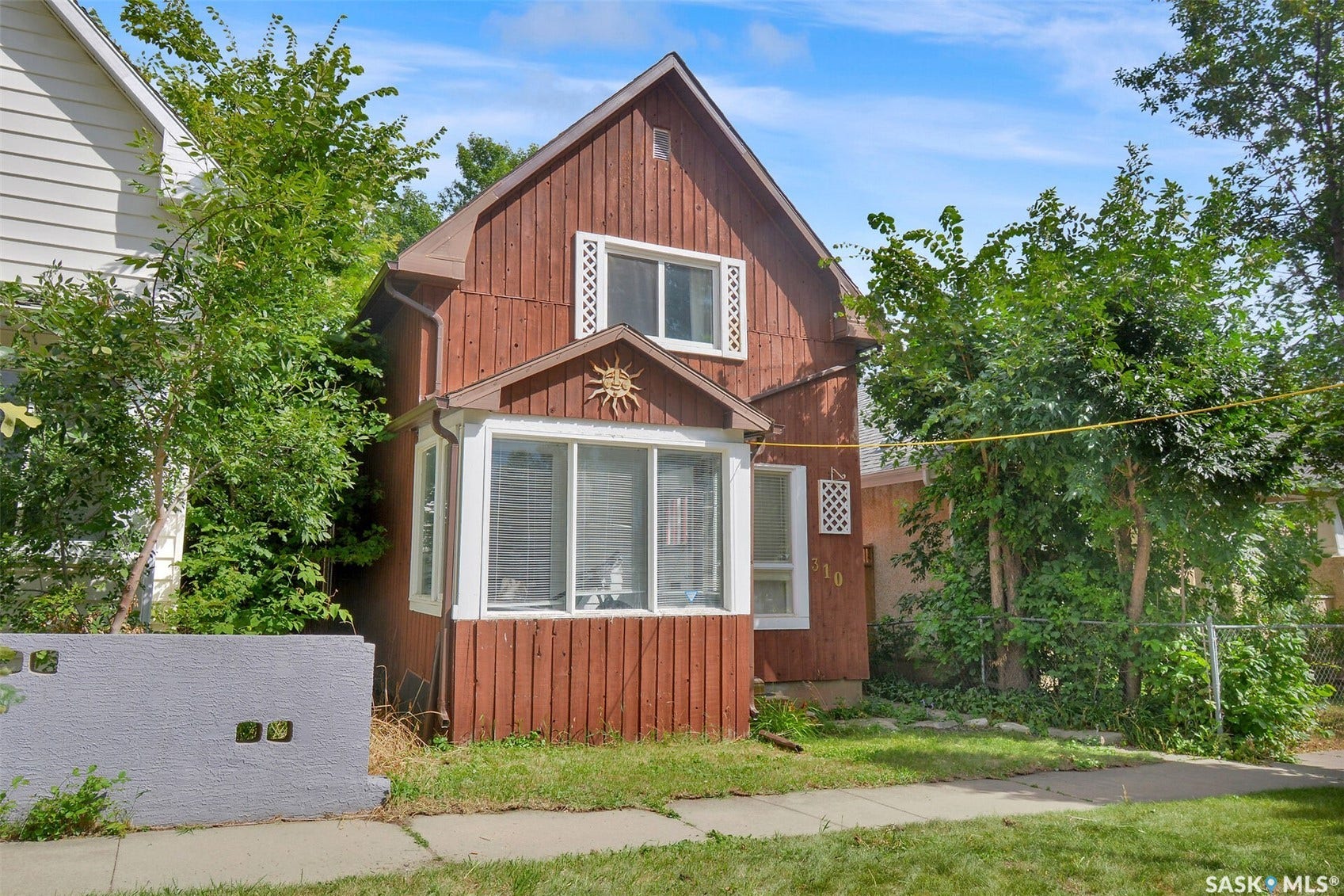 310 J Avenue N, Saskatoon SK S7L 2K2