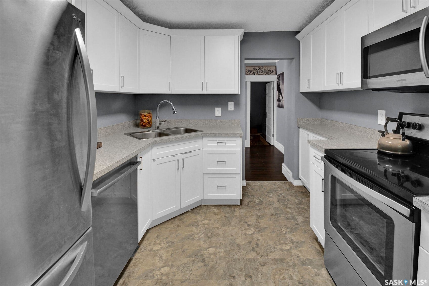 310 J Avenue N, Saskatoon SK S7L 2K2