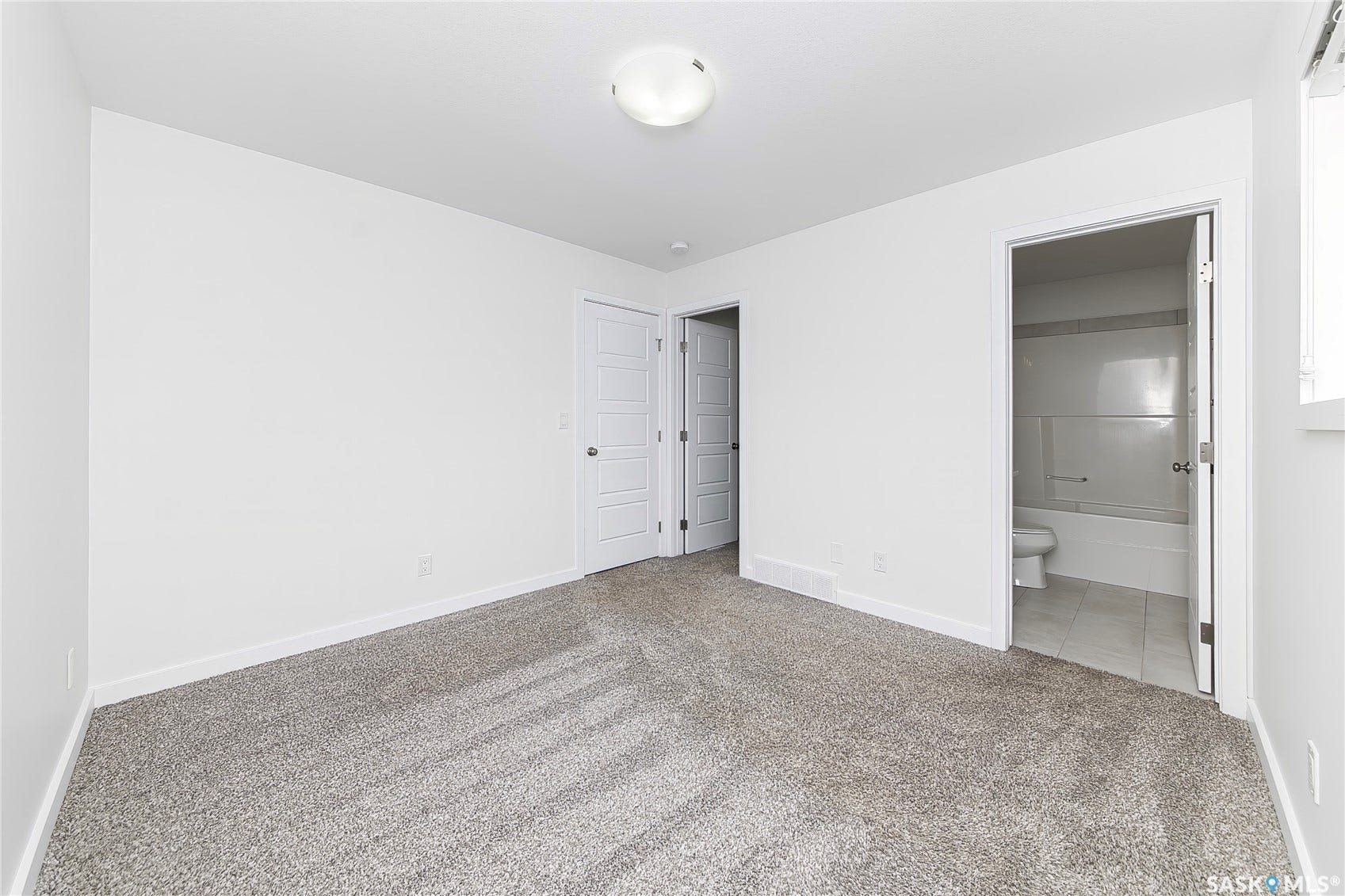 Plush gray carpeting throughout the room