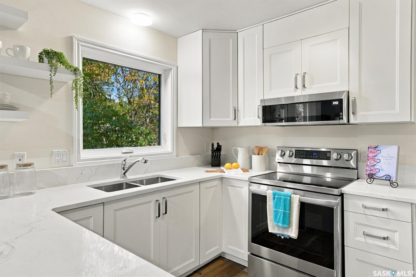 139 Neusch Crescent, Saskatoon SK S7K 7V4