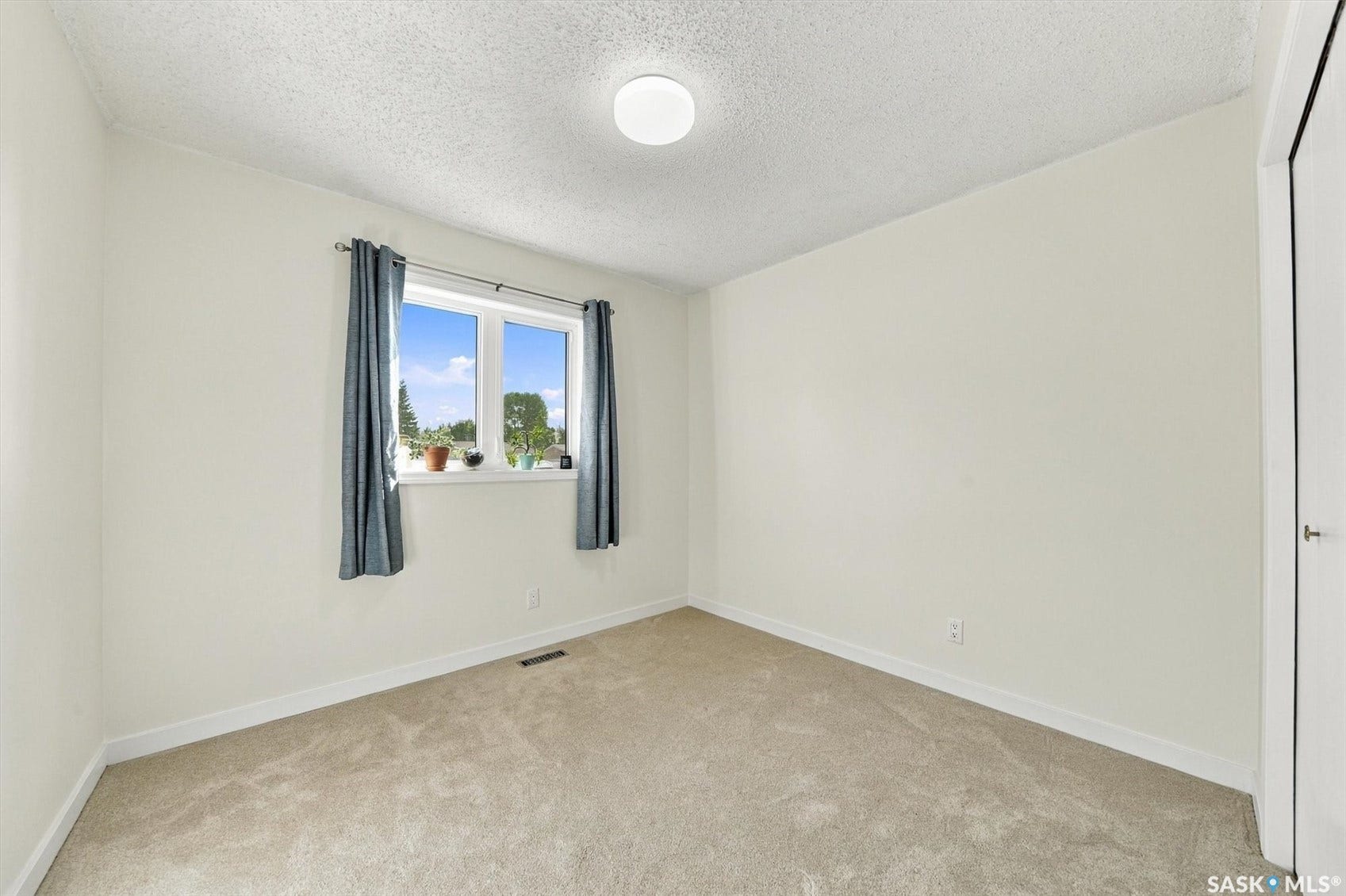 139 Neusch Crescent, Saskatoon SK S7K 7V4