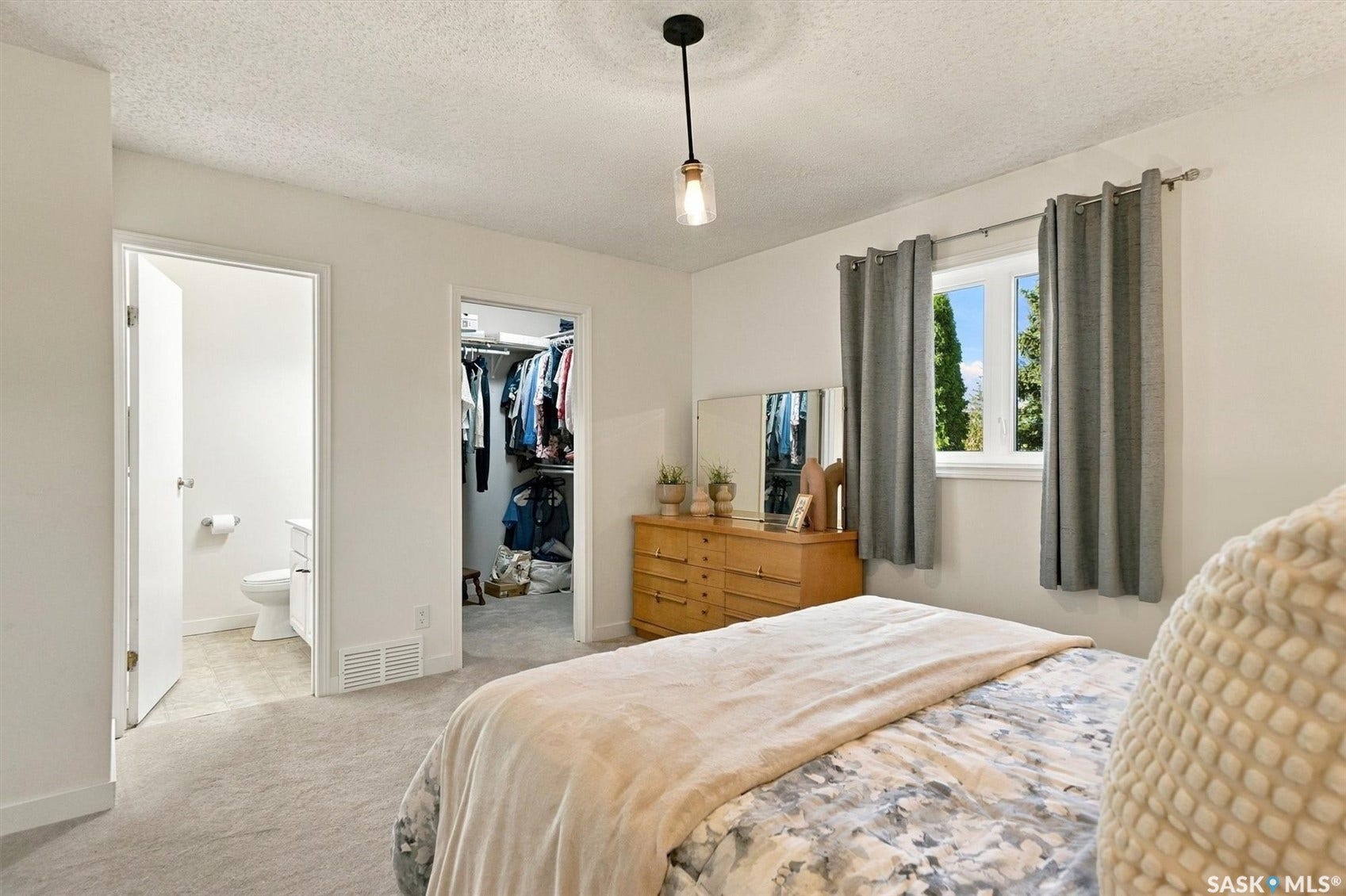 139 Neusch Crescent, Saskatoon SK S7K 7V4