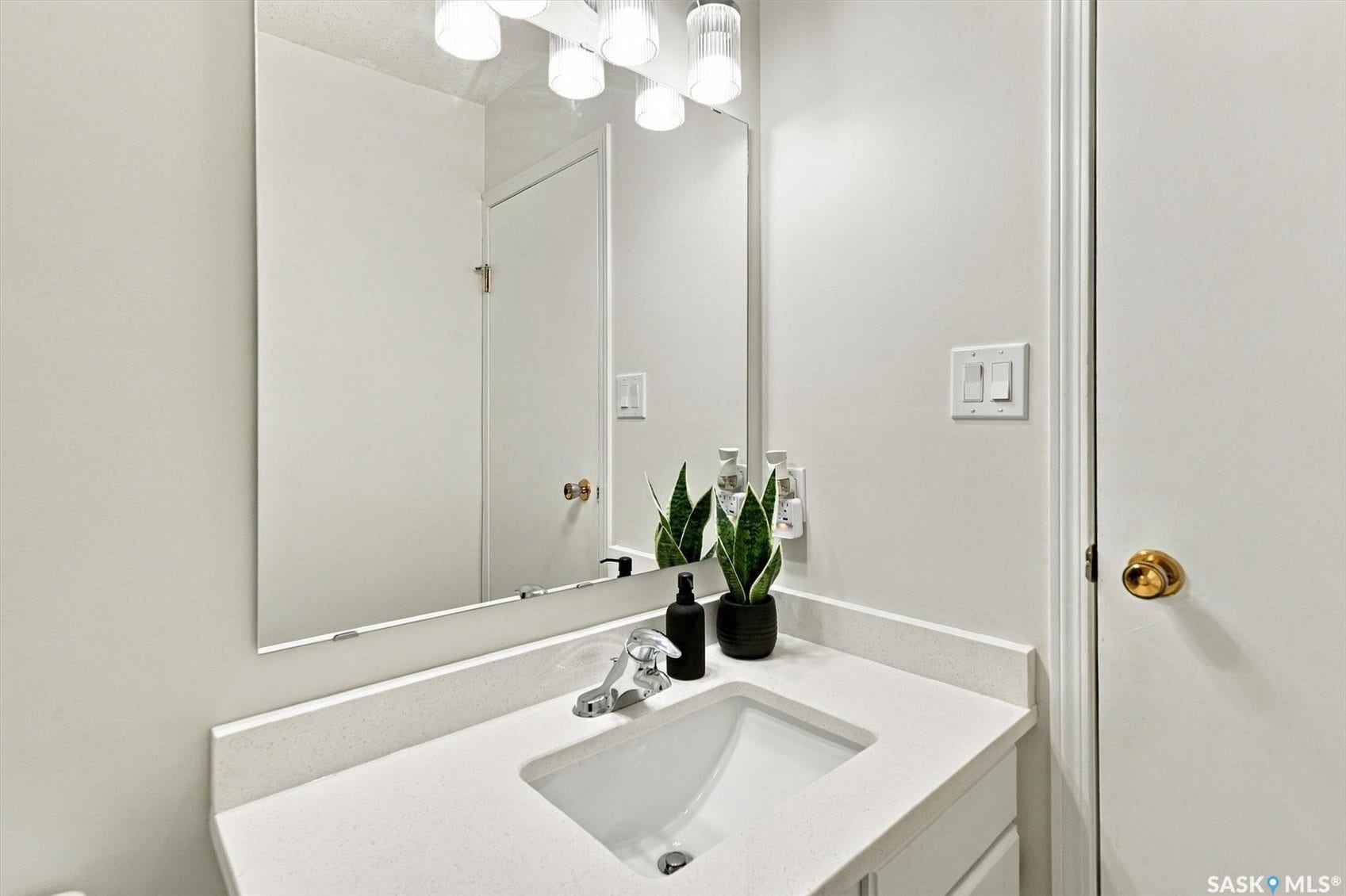 139 Neusch Crescent, Saskatoon SK S7K 7V4