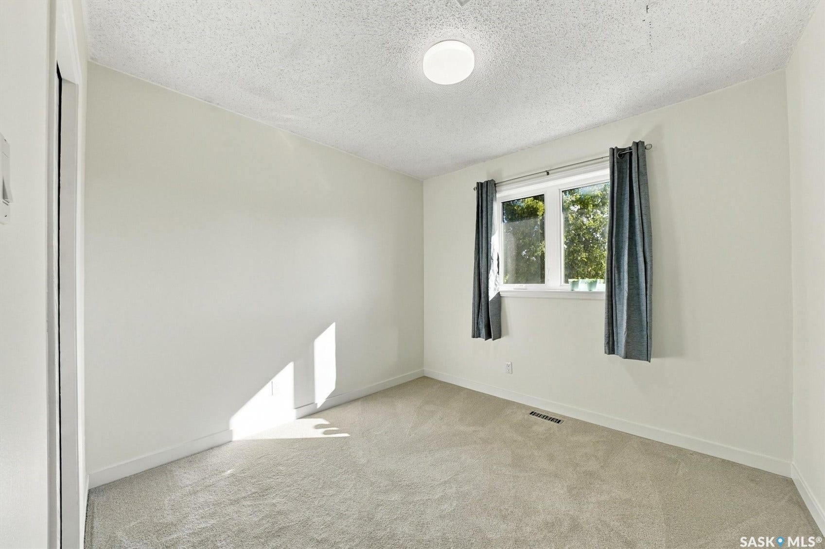 139 Neusch Crescent, Saskatoon SK S7K 7V4