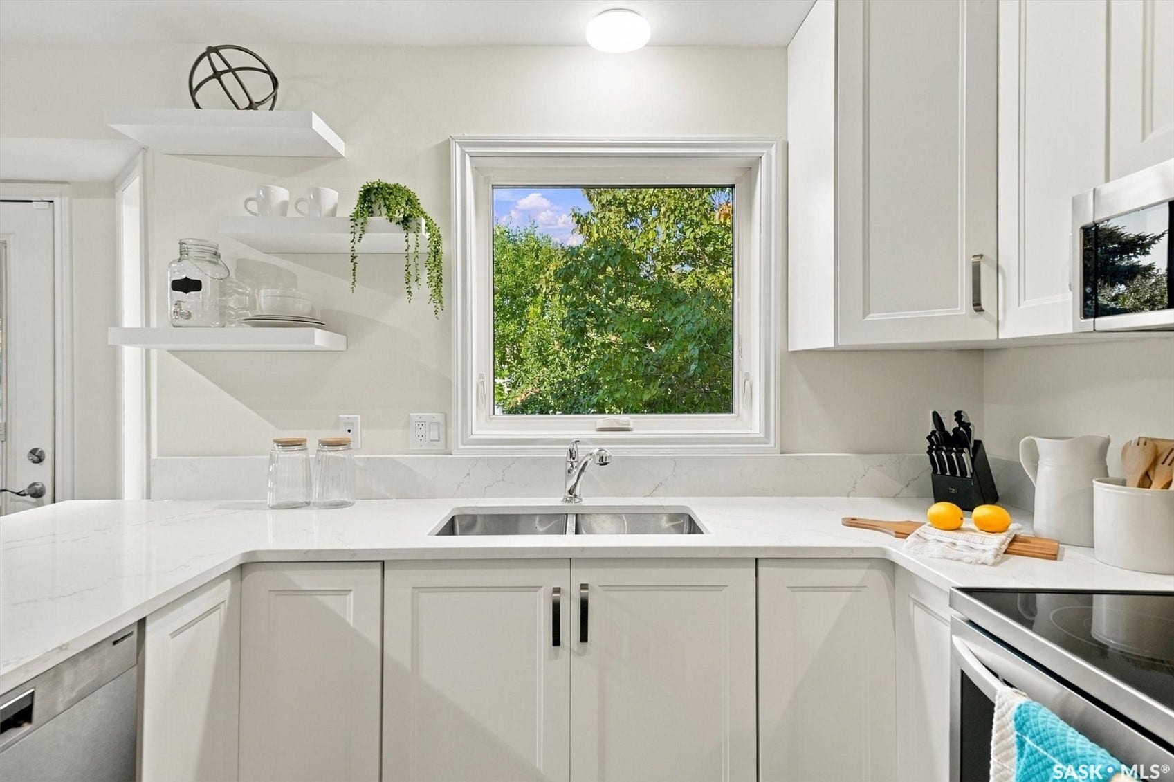 139 Neusch Crescent, Saskatoon SK S7K 7V4