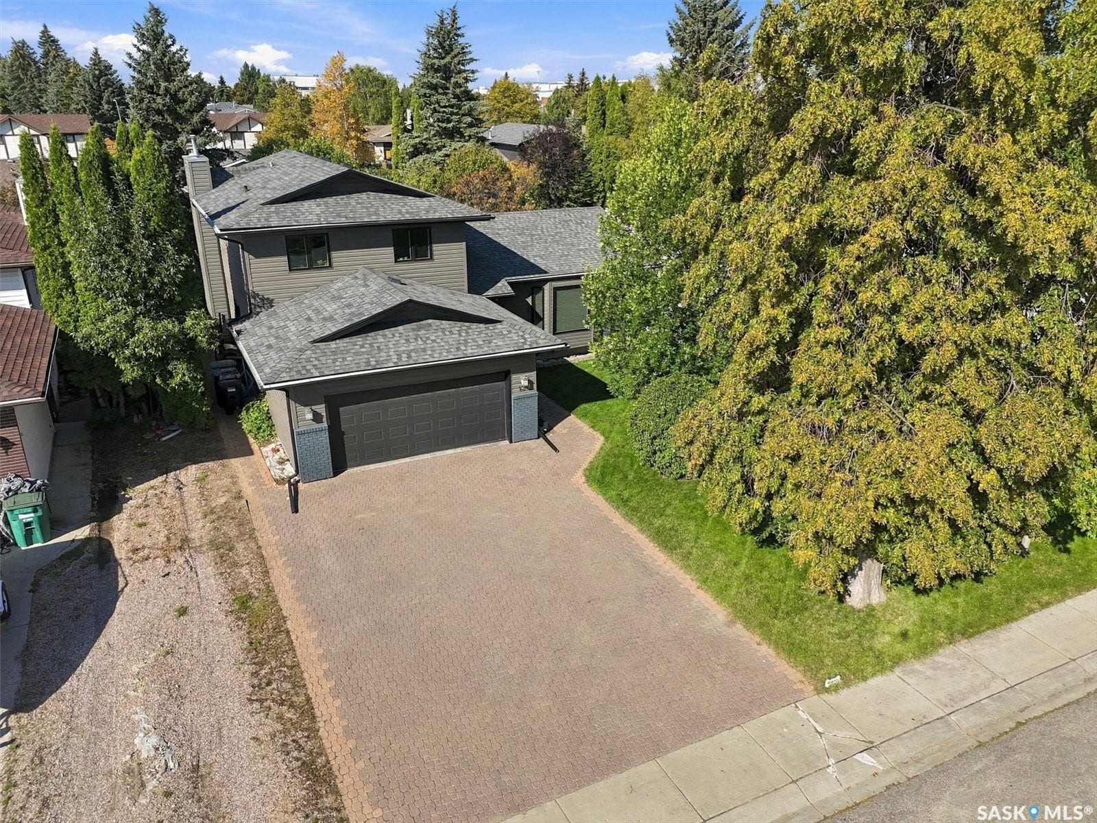 139 Neusch Crescent, Saskatoon SK S7K 7V4