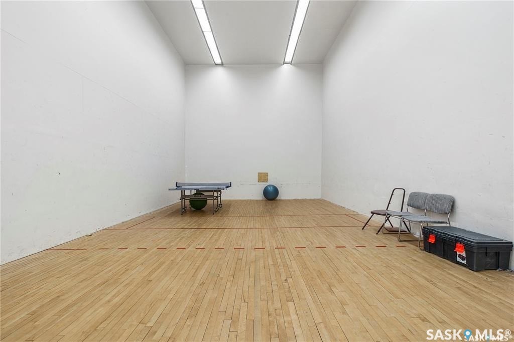 racket court, play / work out area.