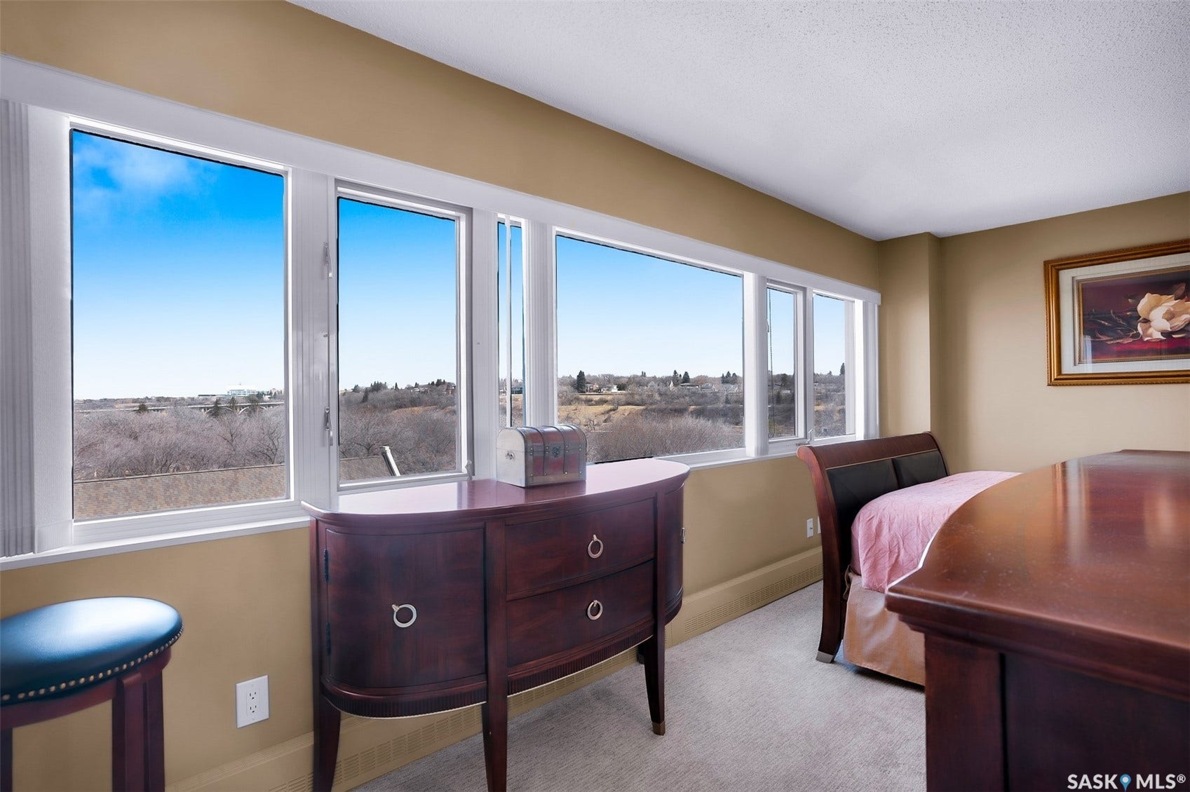 Wall-to-wall windows offering expansive outdoor scenery