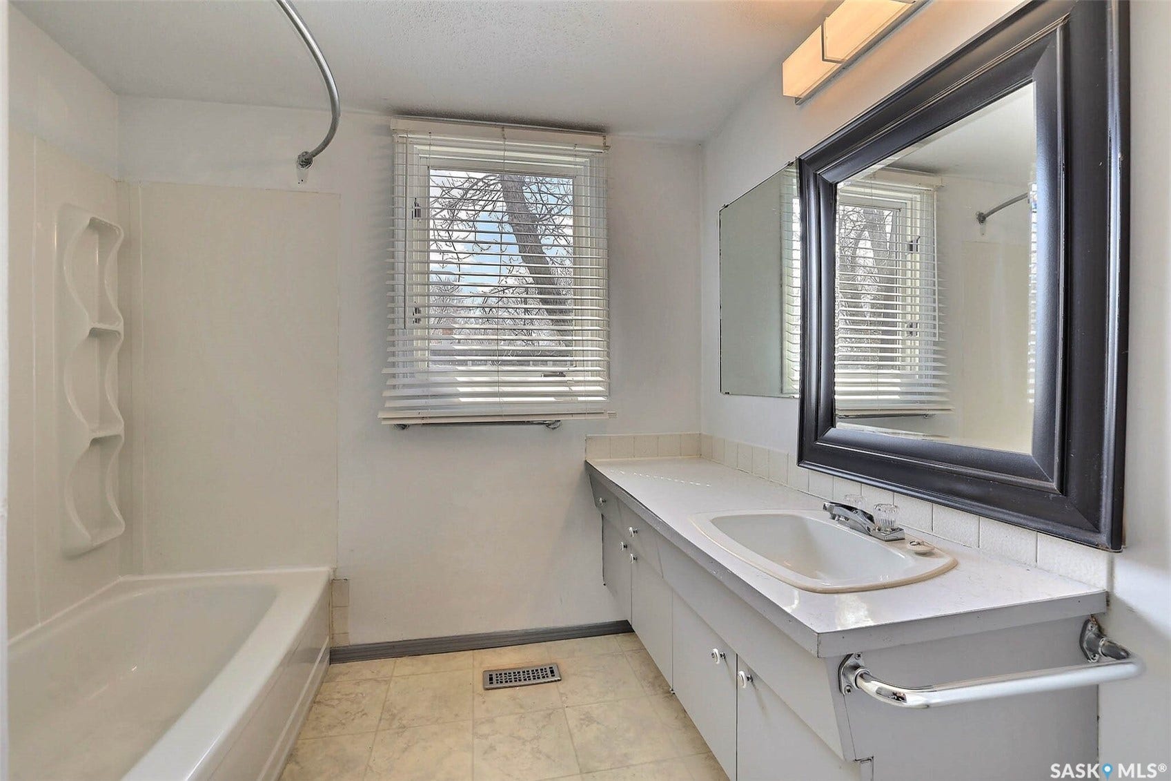 51 Spruceview Road, Regina SK S4R 0E1