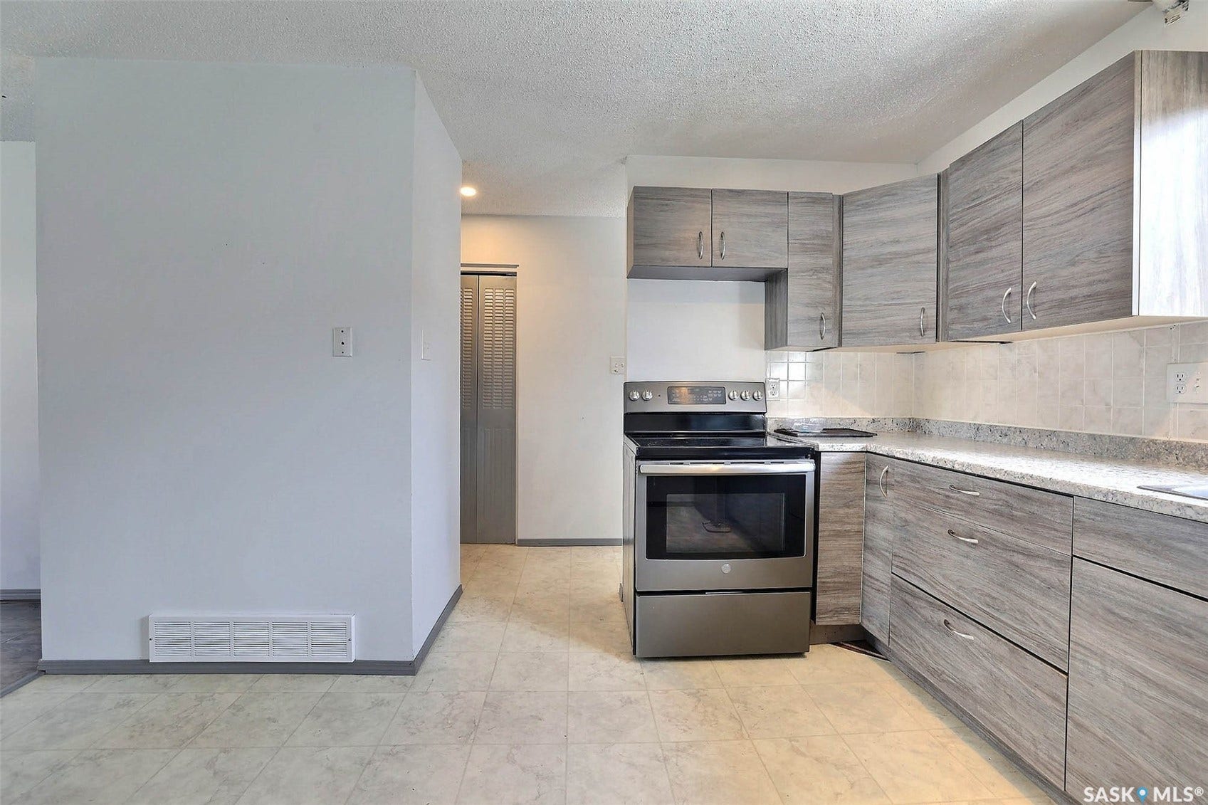 51 Spruceview Road, Regina SK S4R 0E1
