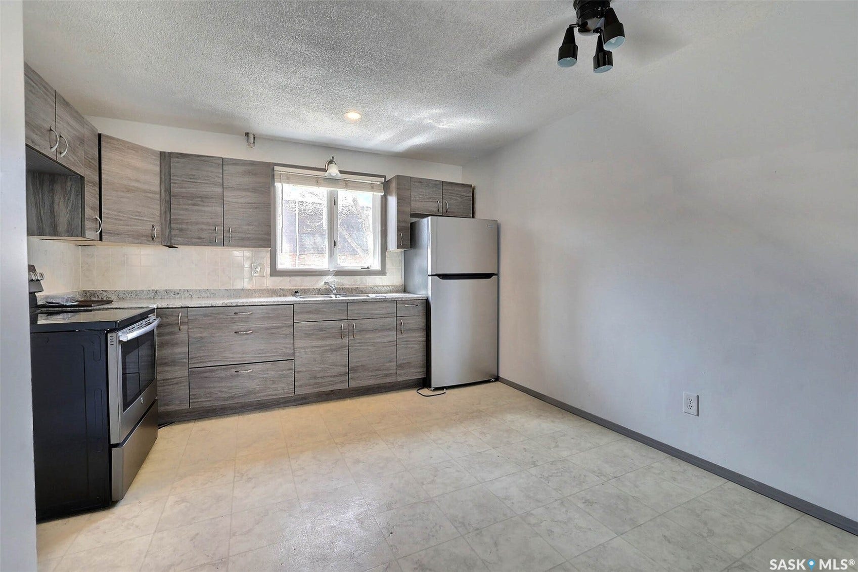51 Spruceview Road, Regina SK S4R 0E1