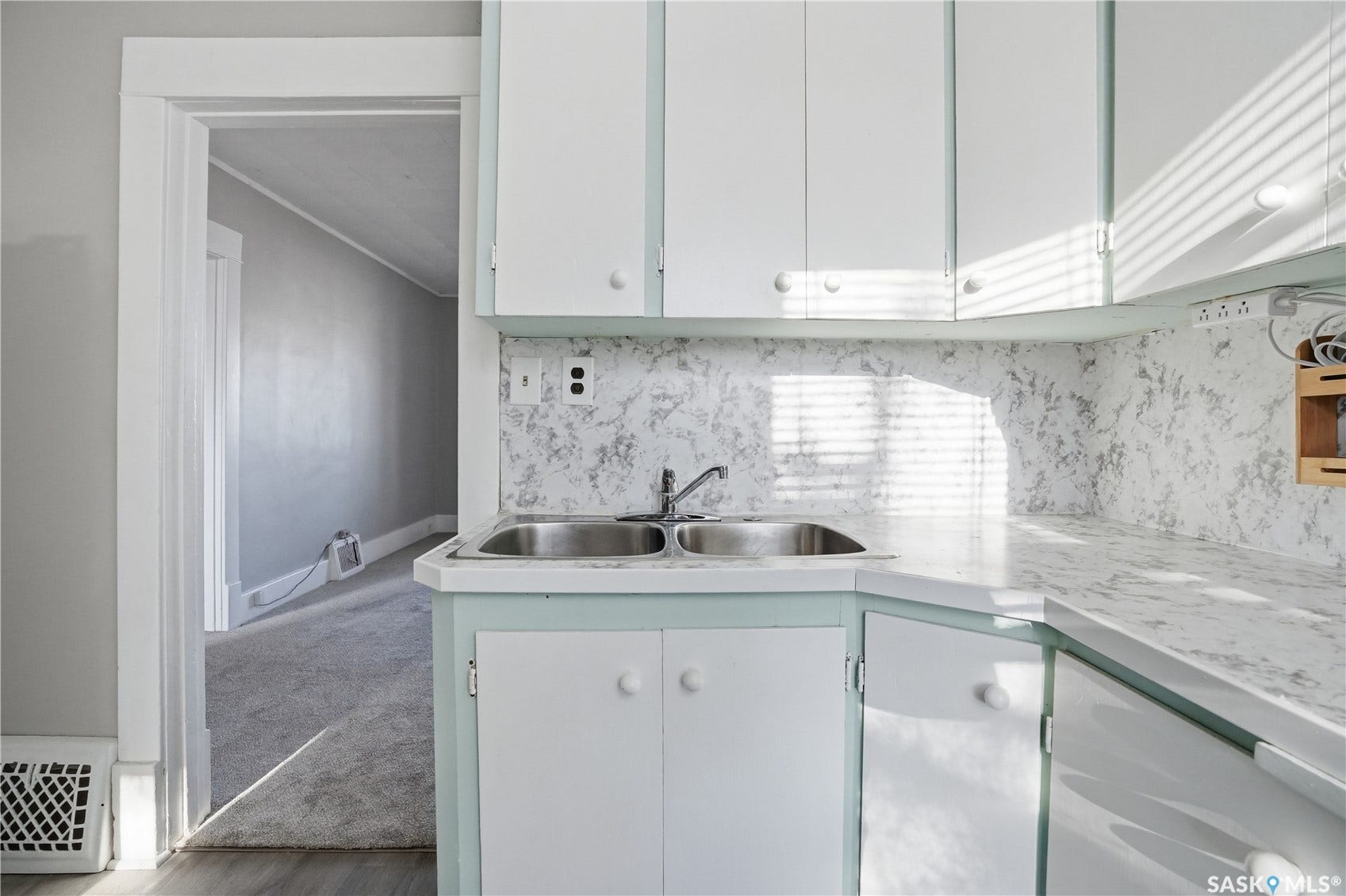 1008 Retallack Street, Regina SK S4T 2H3 1008 Retallack Street, Regina SK S4T 2H3
