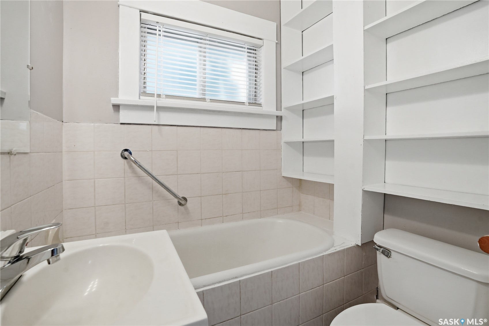 1008 Retallack Street, Regina SK S4T 2H3 1008 Retallack Street, Regina SK S4T 2H3