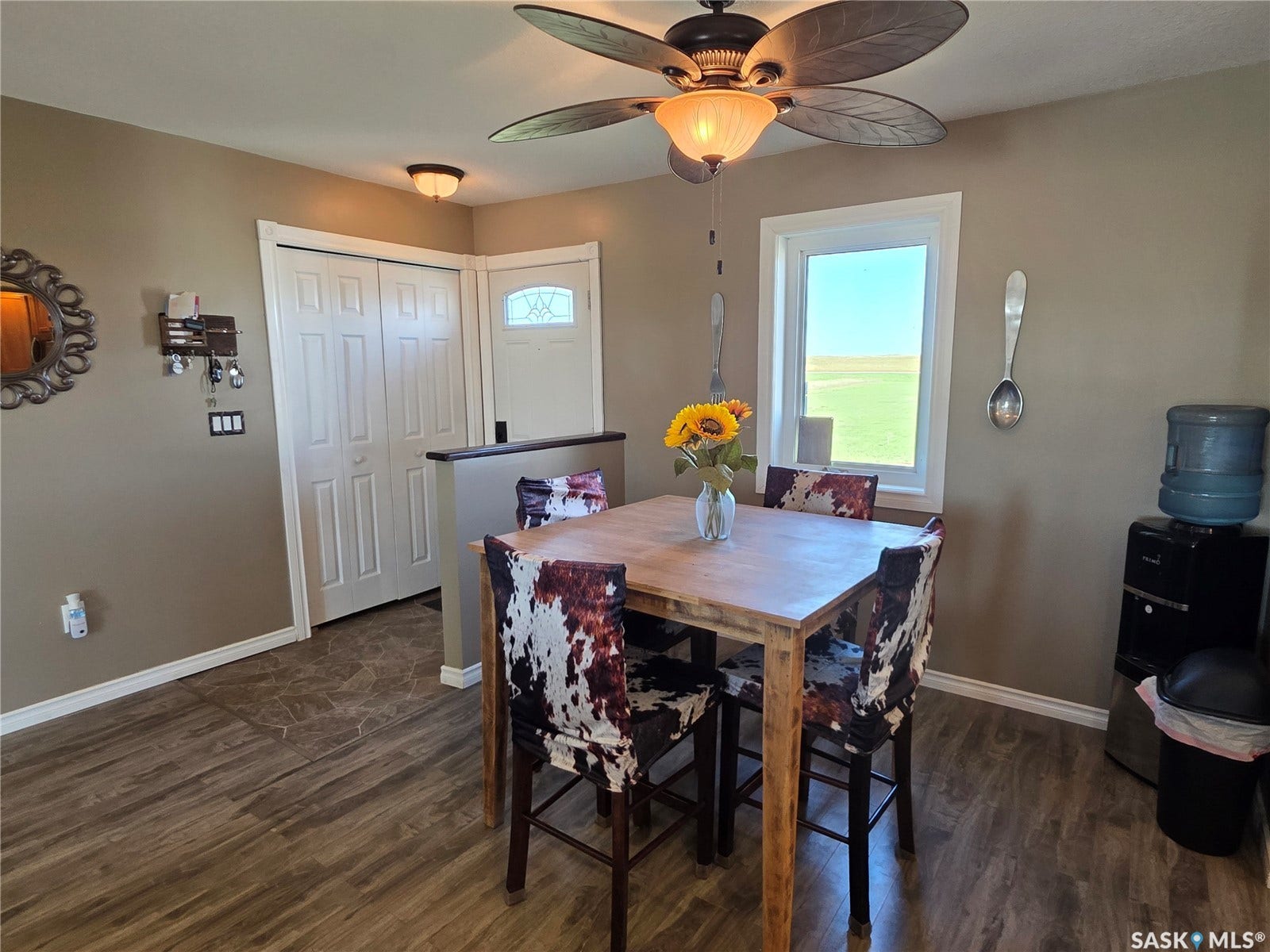Laminate flooring throughout, with a ceiling fan featuring integrated lighting