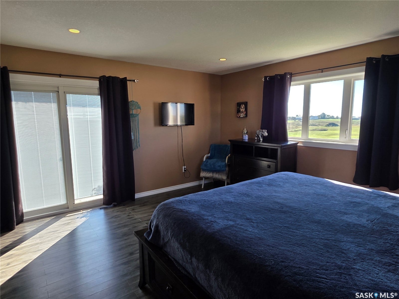 Recessed lighting accents the ceiling