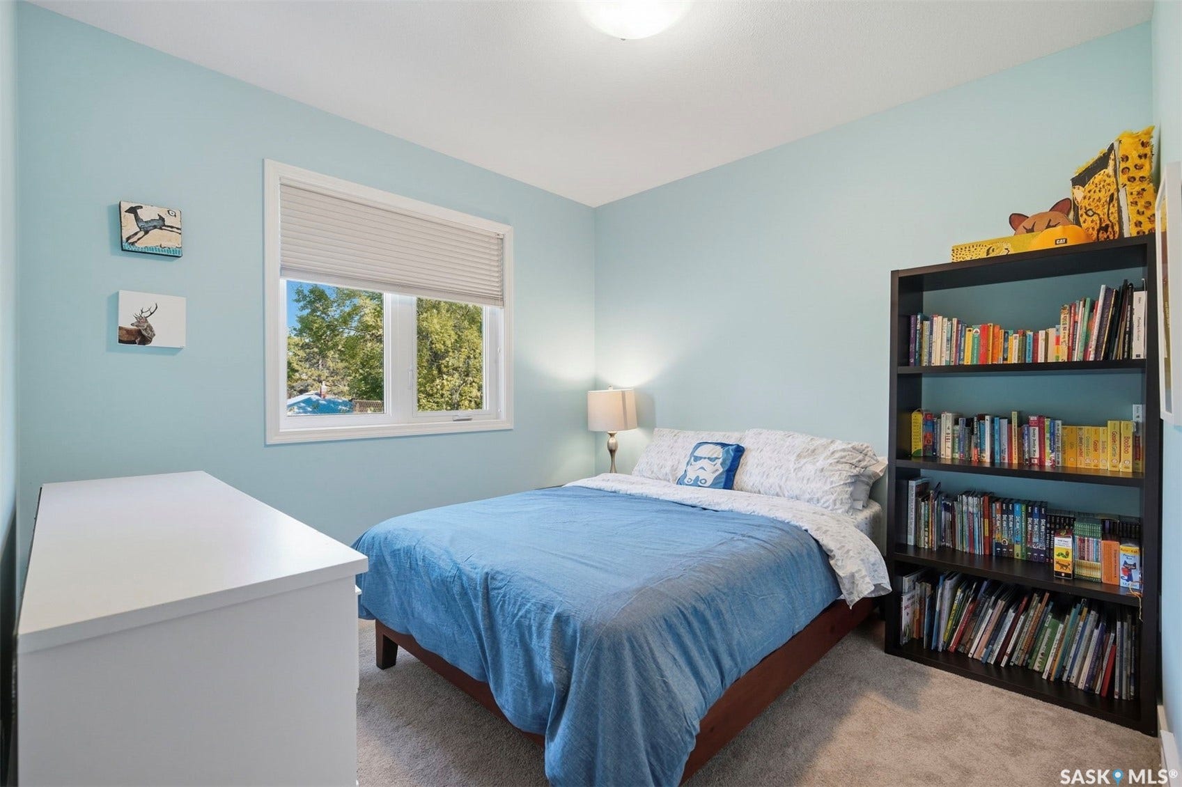 Light blue wall finish, single window with blinds, recessed lighting, and carpeted flooring