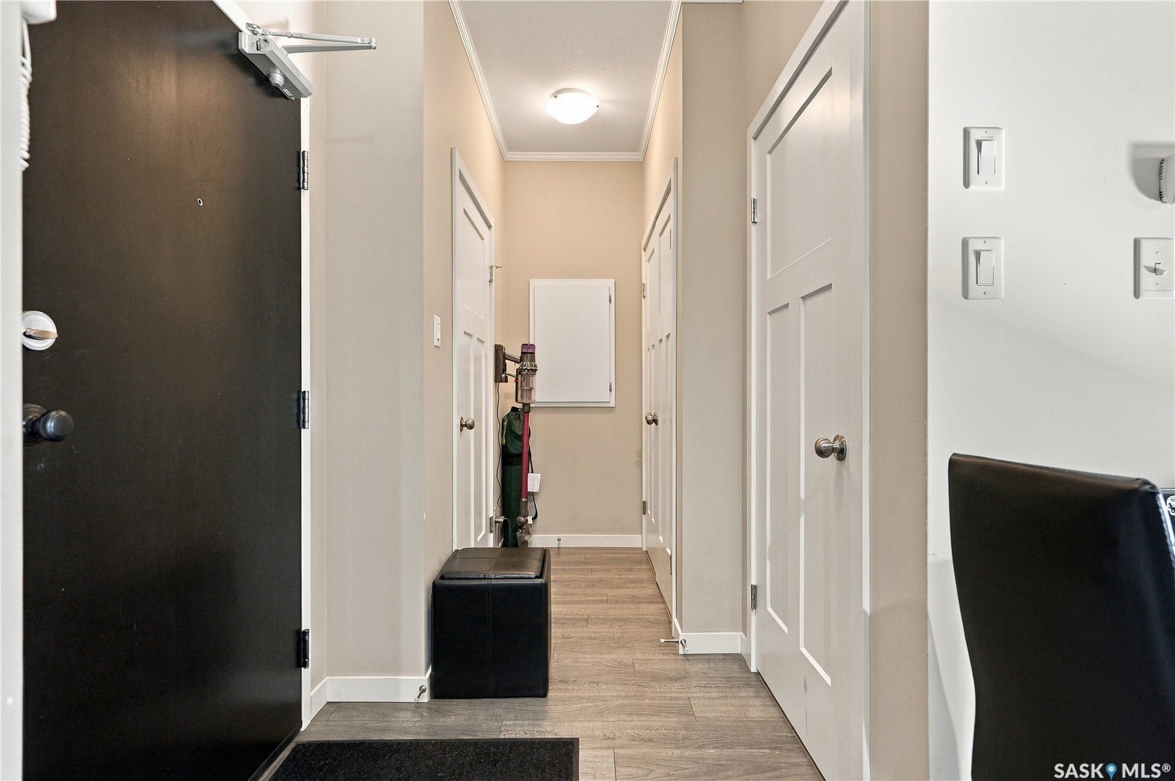 Entryway featuring wood-finish flooring, white panel doors, recessed lighting, and crown molding