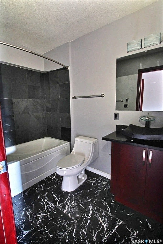 201 10th Street E, Prince Albert SK S6V 0Y8